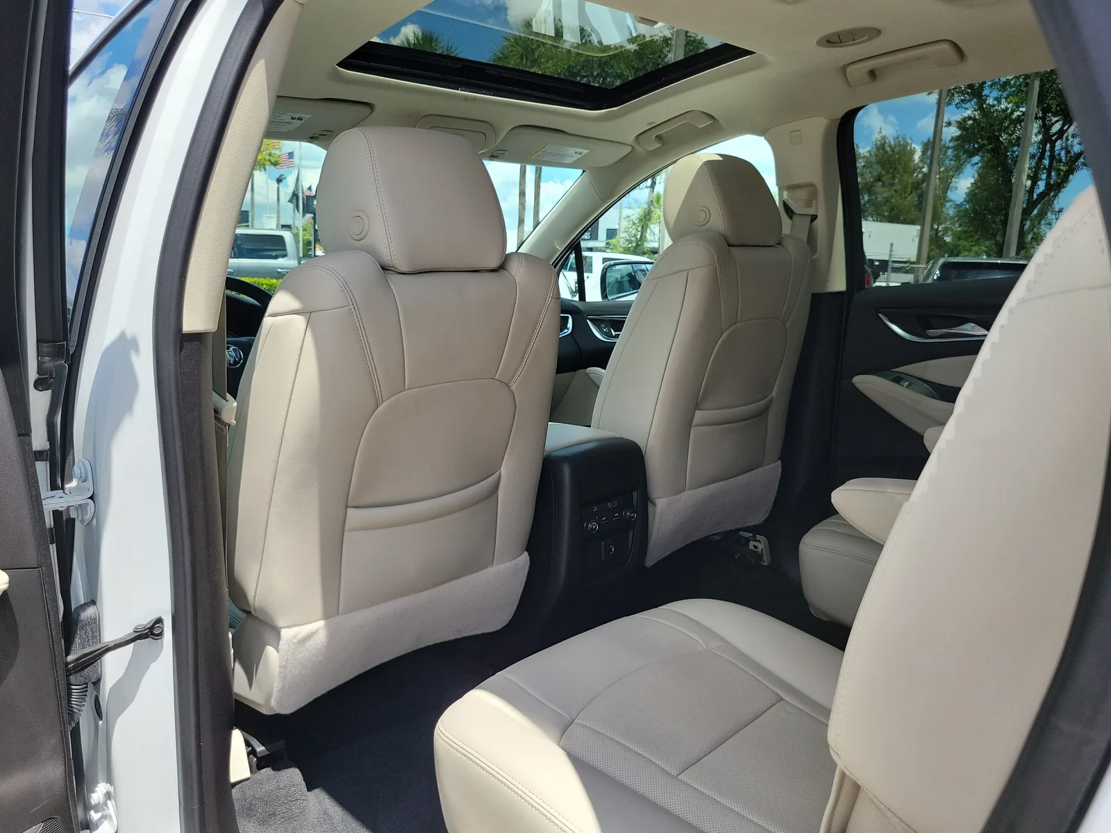 2024 Buick Enclave Essence photo 15