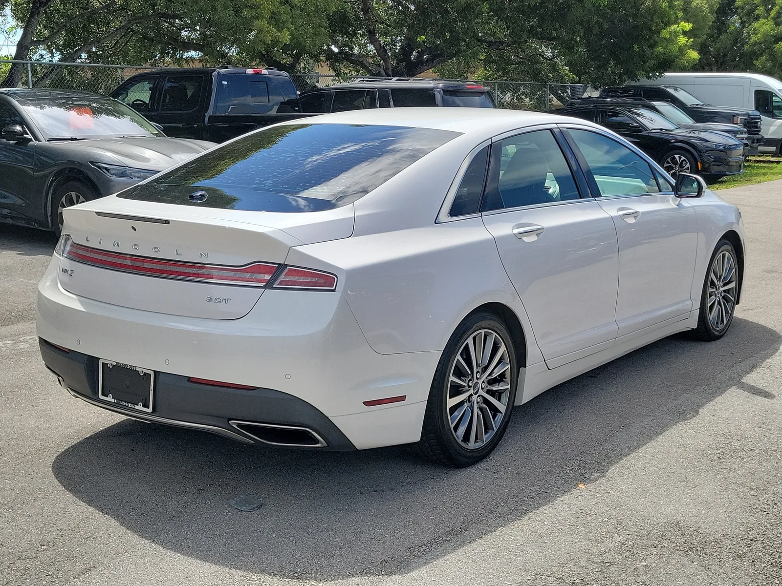 2020 Lincoln MKZ Standard photo 5