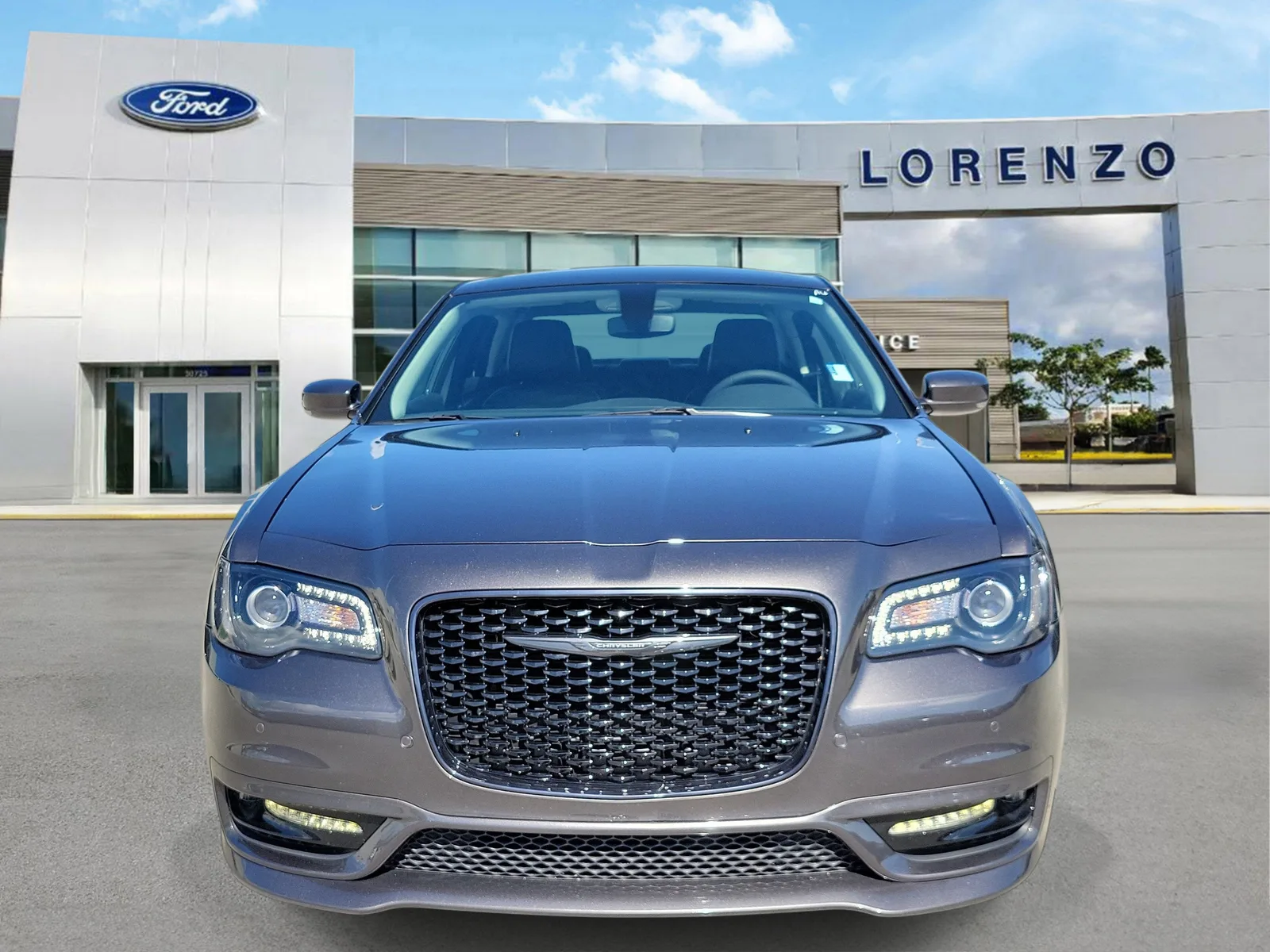 2023 Chrysler 300 Touring L photo 2