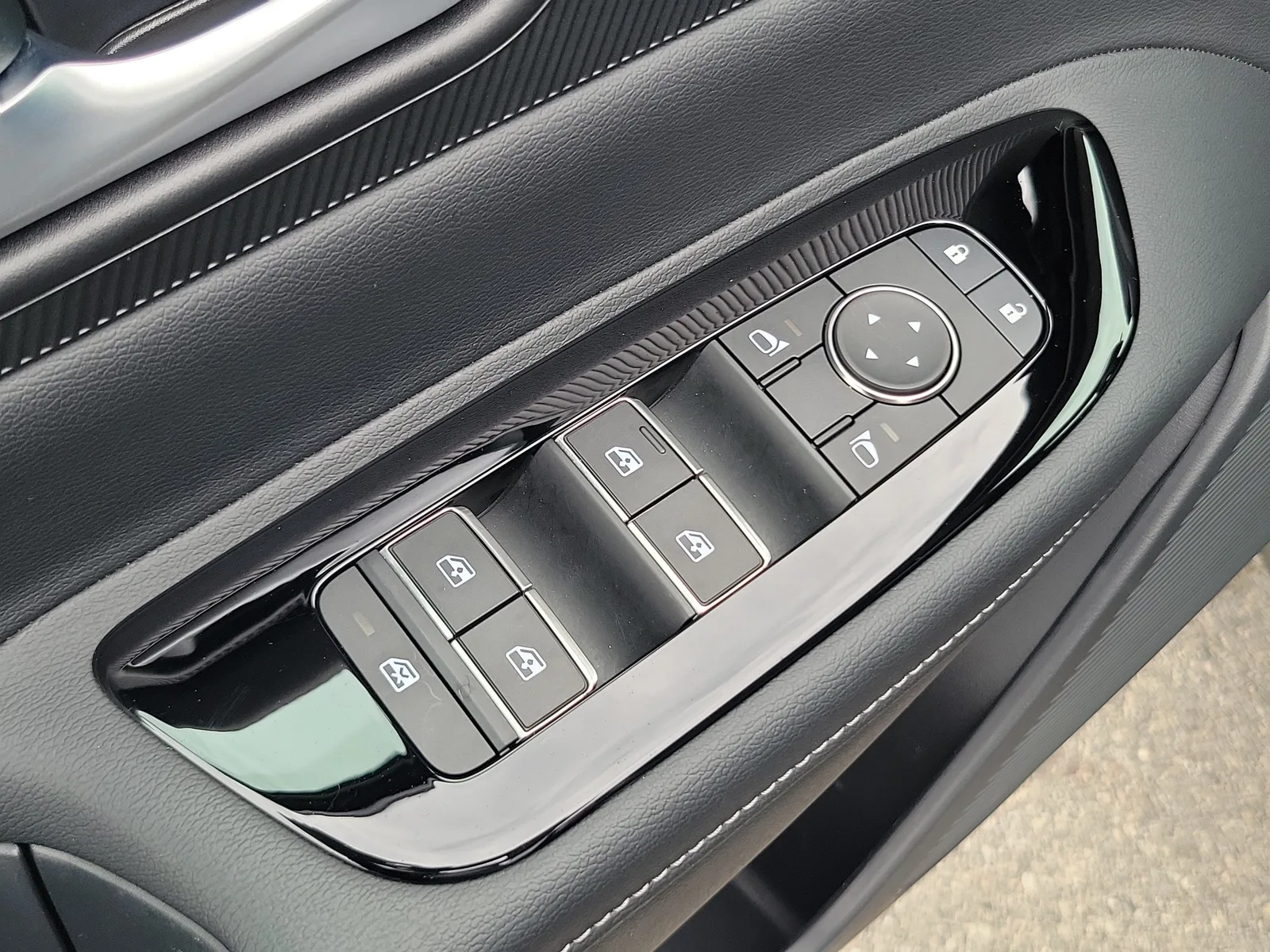 2025 Nissan Murano SV photo 29
