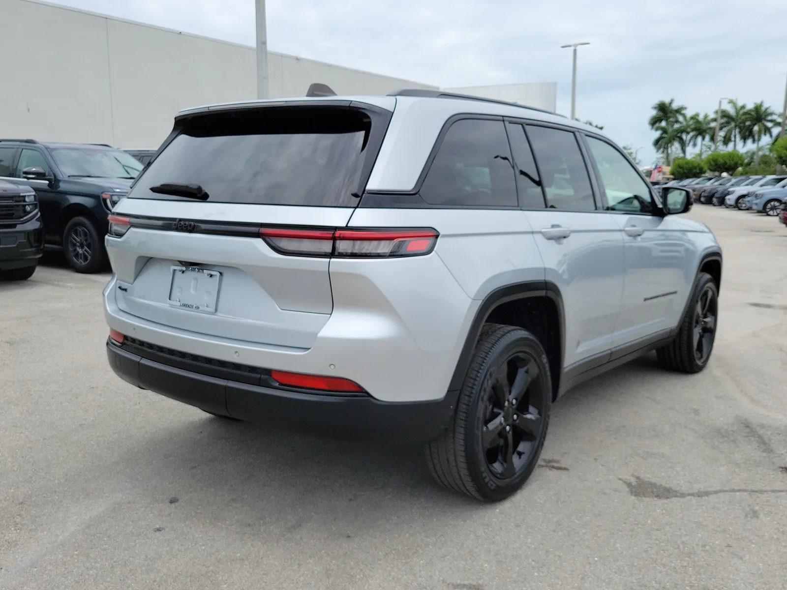 2023 Jeep Grand Cherokee Altitude X 4WD photo 5