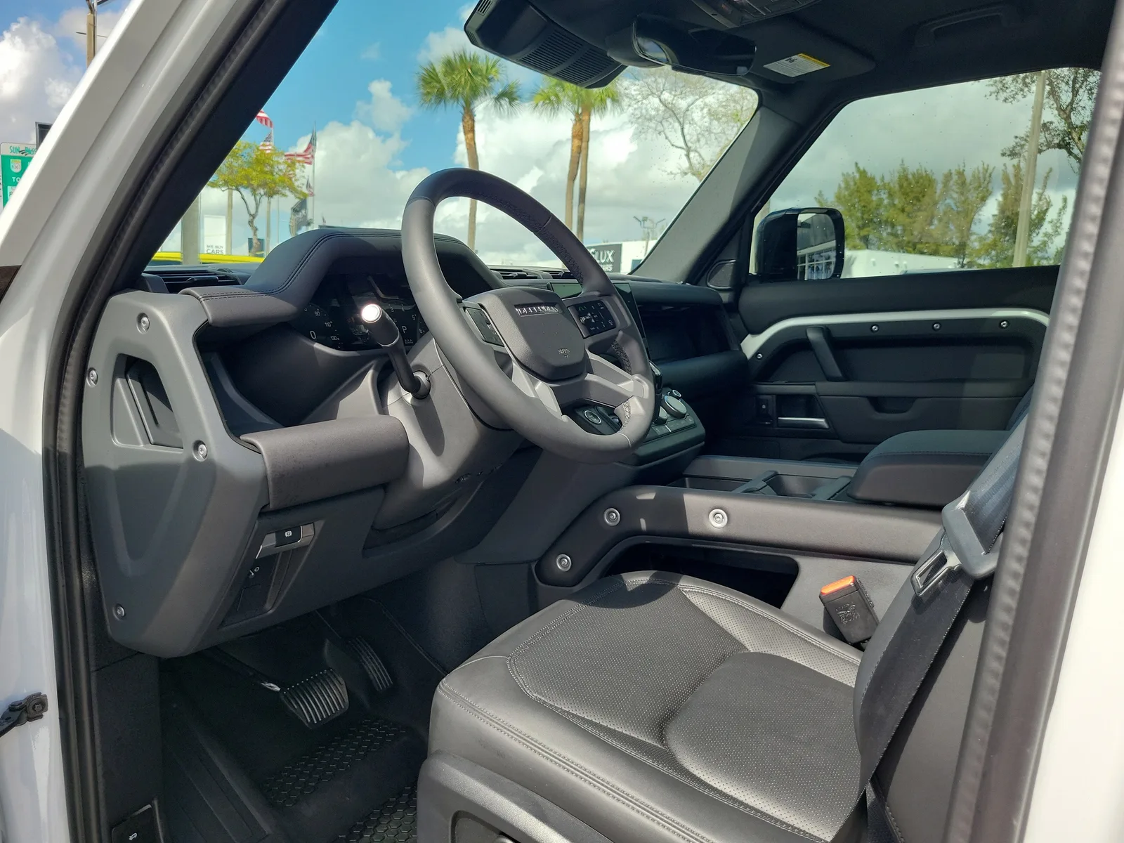 2025 Land Rover Defender S photo 9