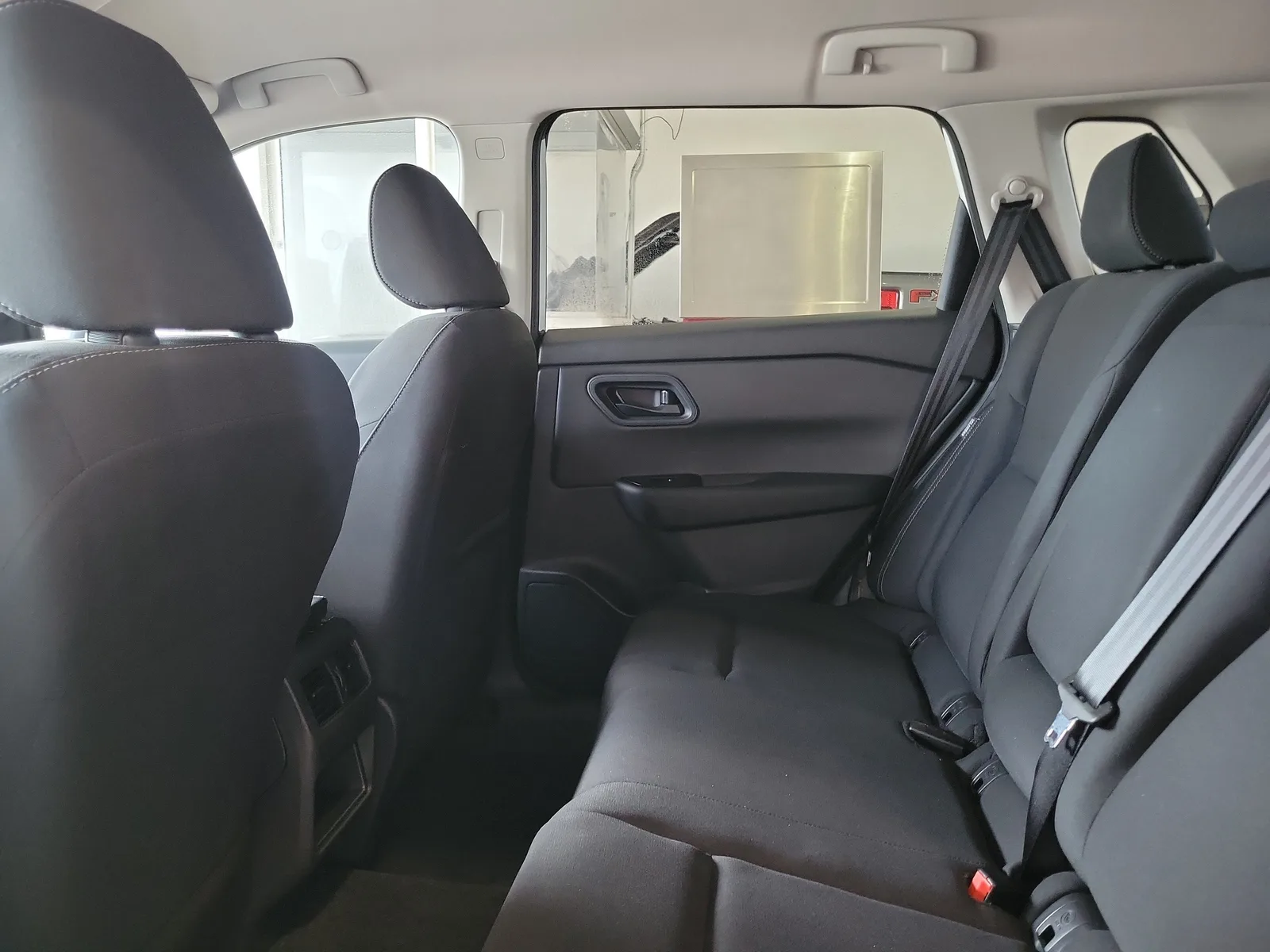2025 Nissan Rogue S photo 13