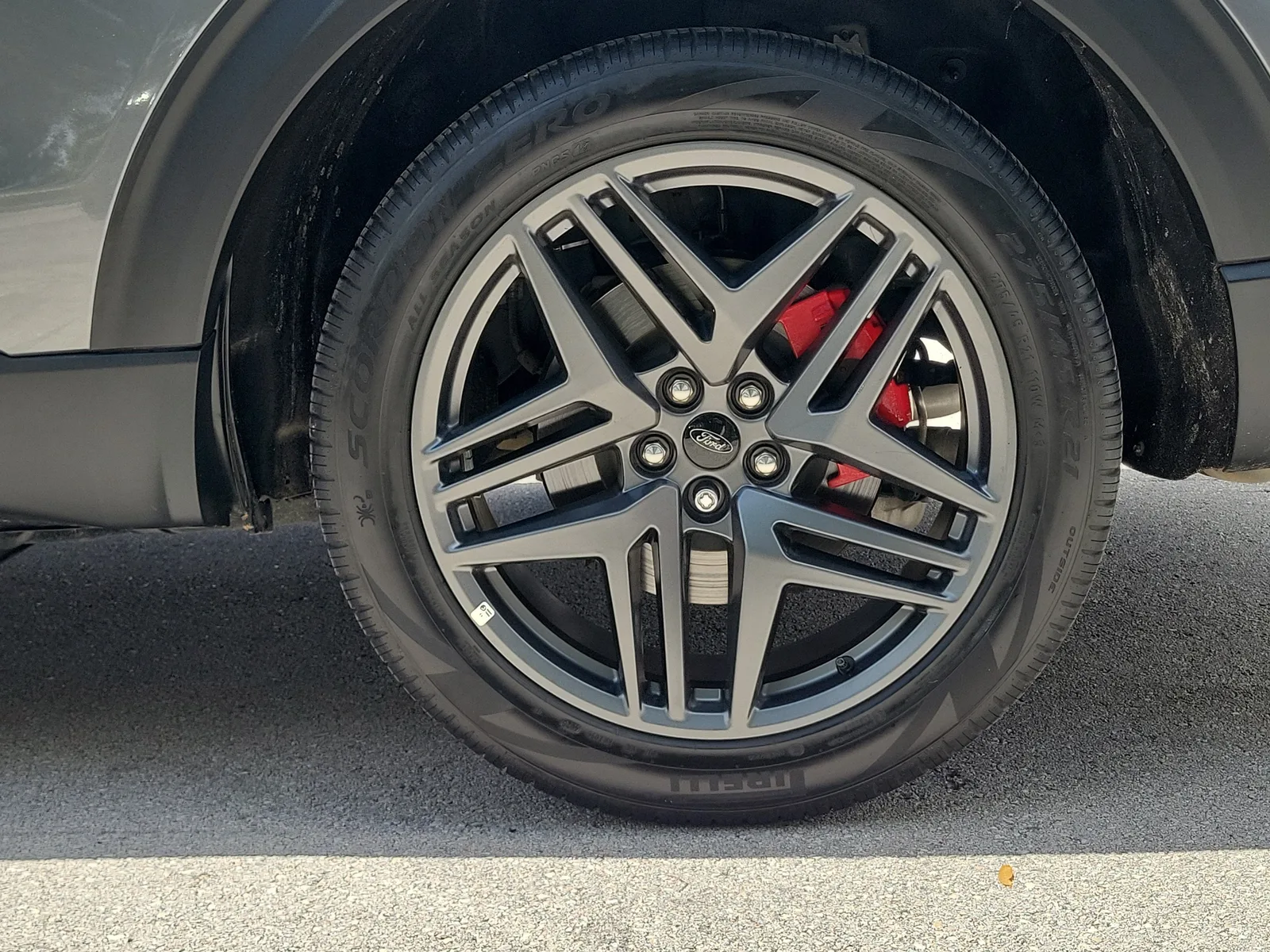 2025 Ford Explorer ST photo 26