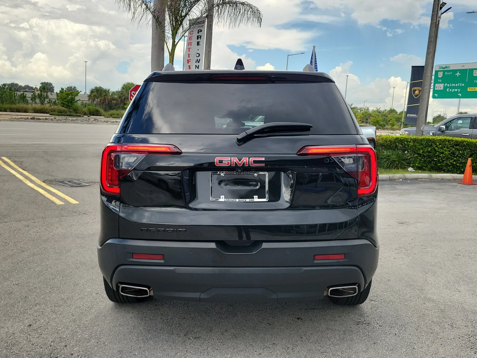 2023 GMC Acadia SLE photo 6