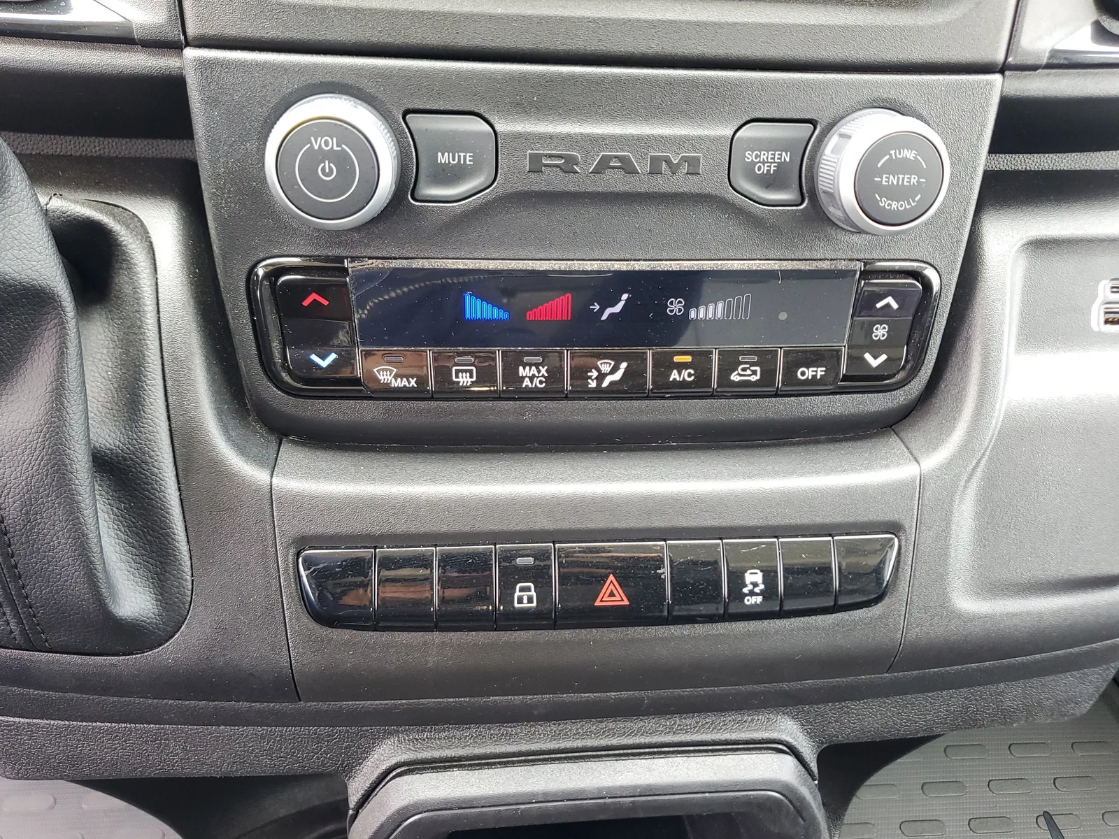2026 RAM ProMaster Cargo Van Tradesman photo 23