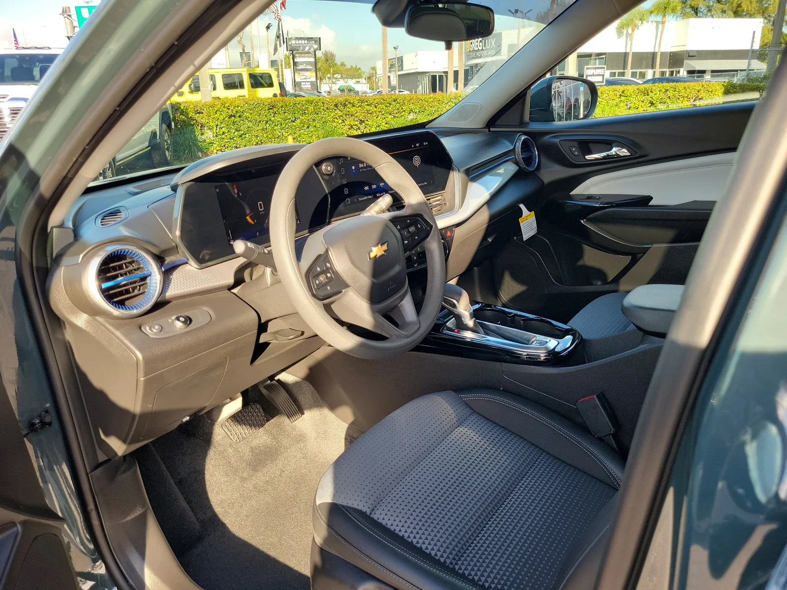 2025 Chevrolet Trax LT photo 9