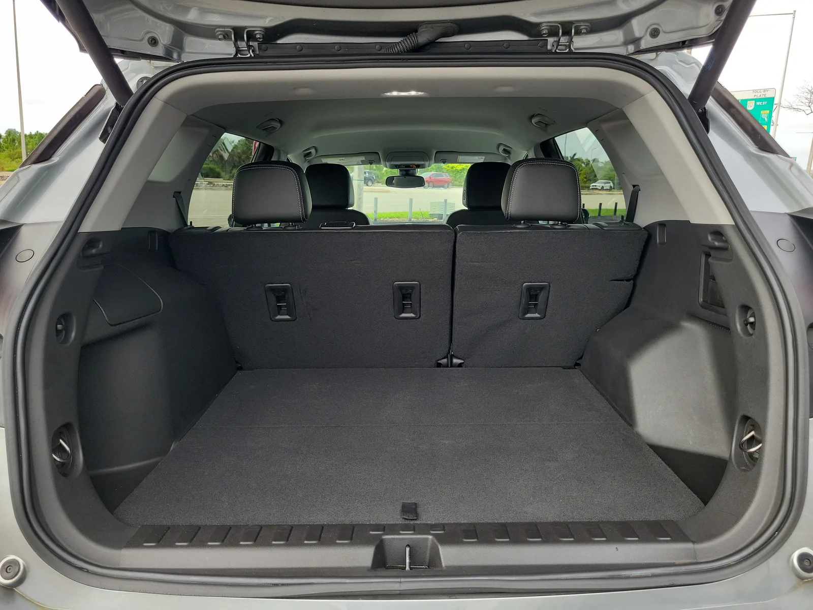 2024 GMC Terrain SLT photo 16