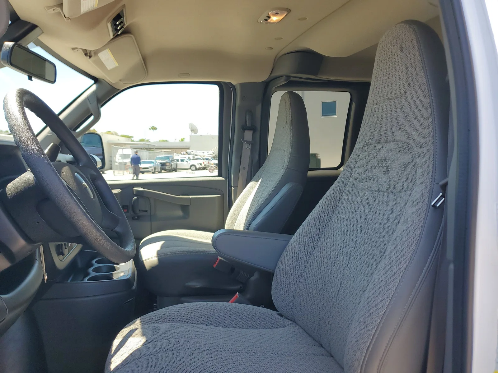 2025 Chevrolet Express Passenger LT photo 11