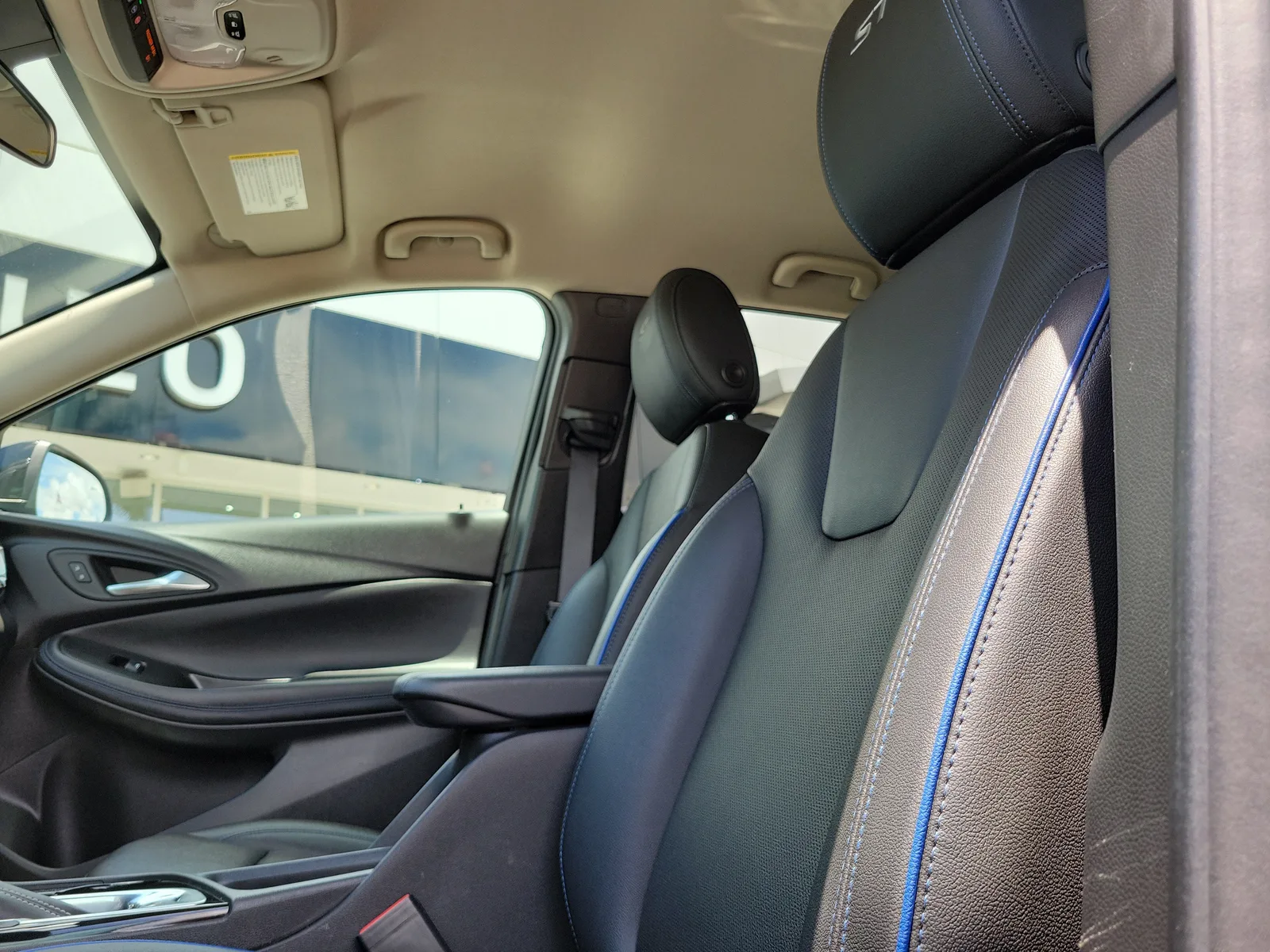 2025 Buick Encore GX Sport Touring photo 12