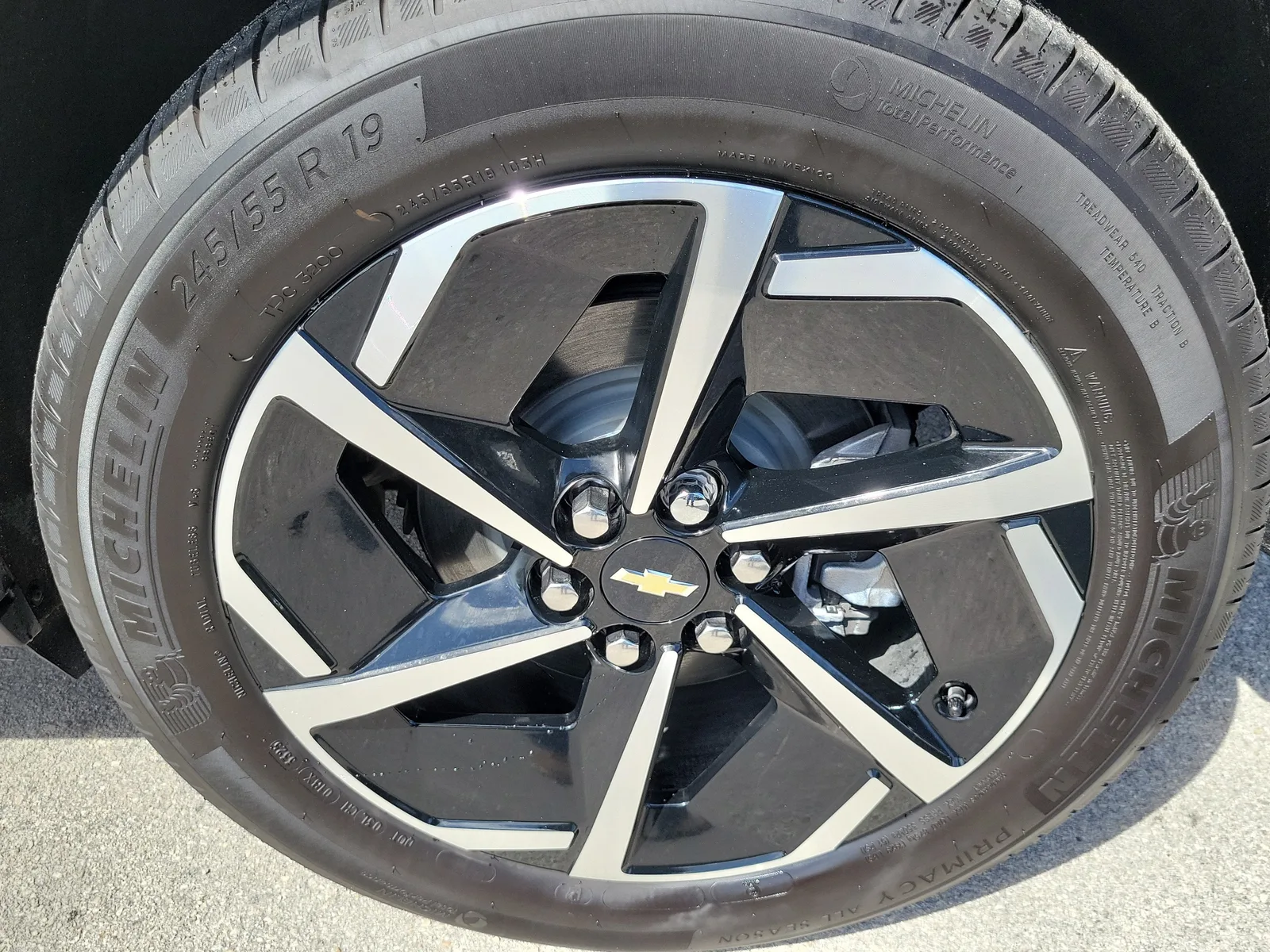 2026 Chevrolet Equinox EV LT2 w/PDE photo 9