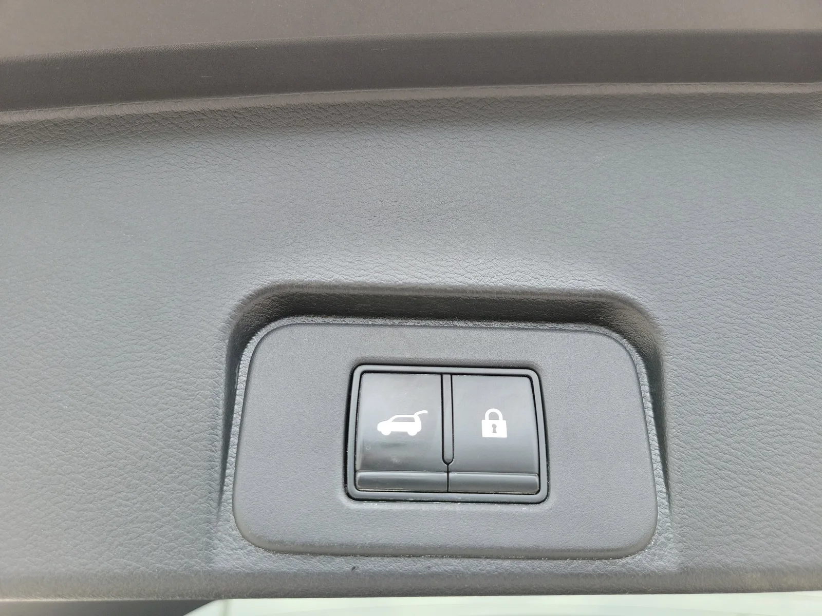 2021 Nissan Rogue SV photo 16