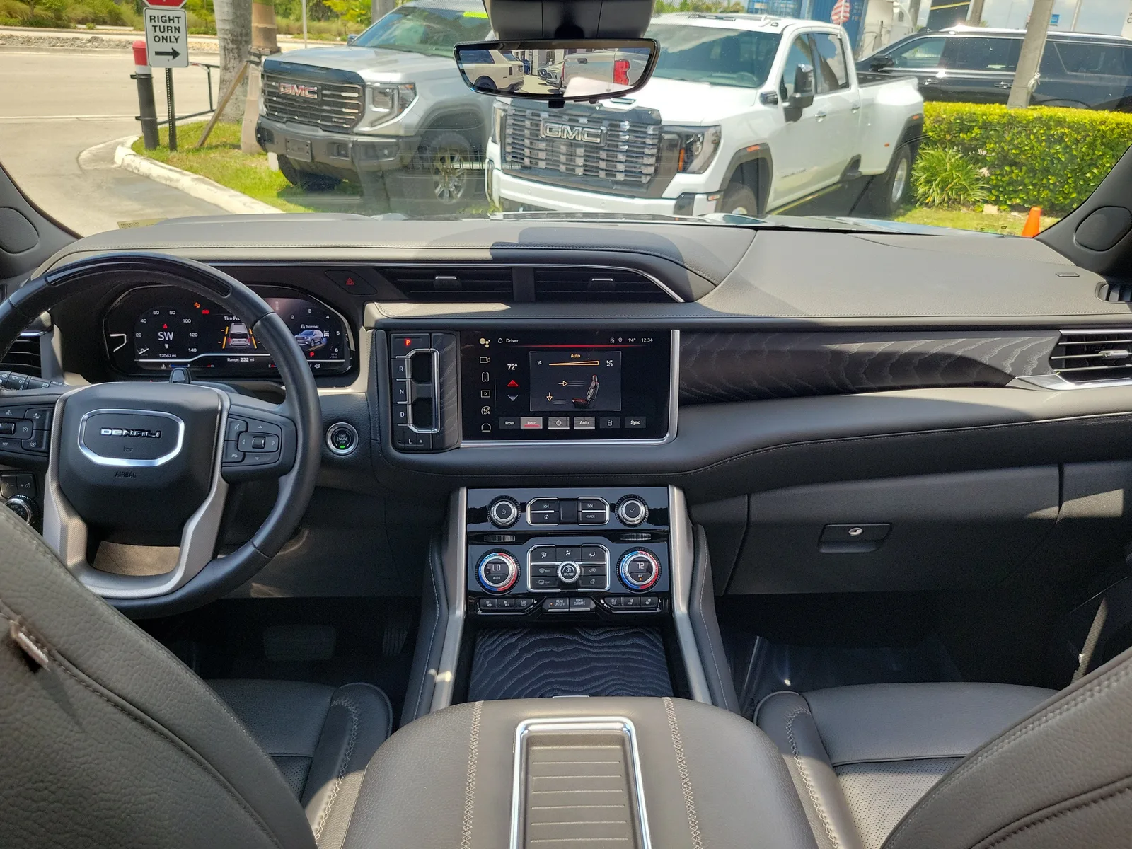 2024 GMC Yukon XL Denali photo 20