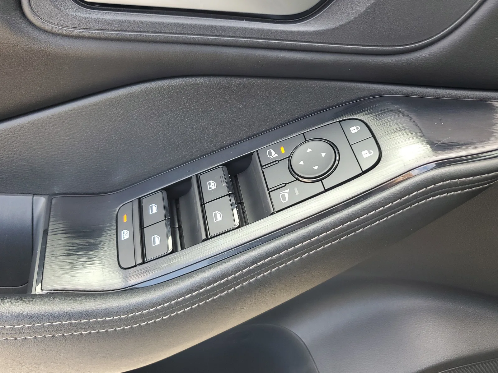 2024 Nissan Rogue SV photo 28