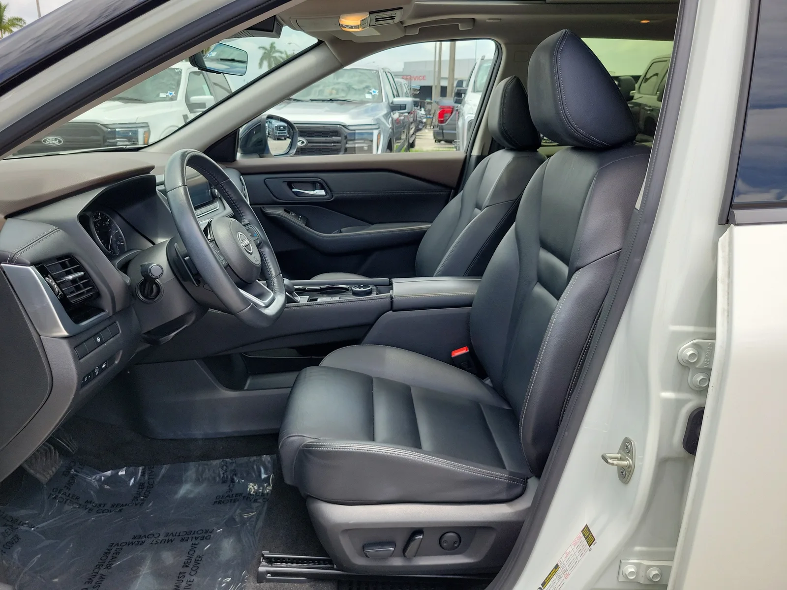 2023 Nissan Rogue SL 4WD photo 18