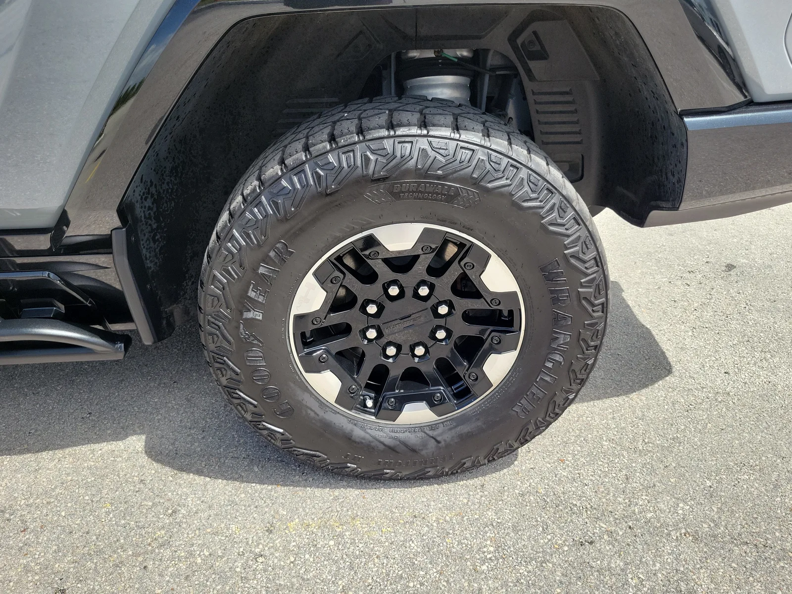 2025 GMC HUMMER EV Pickup 2X photo 9