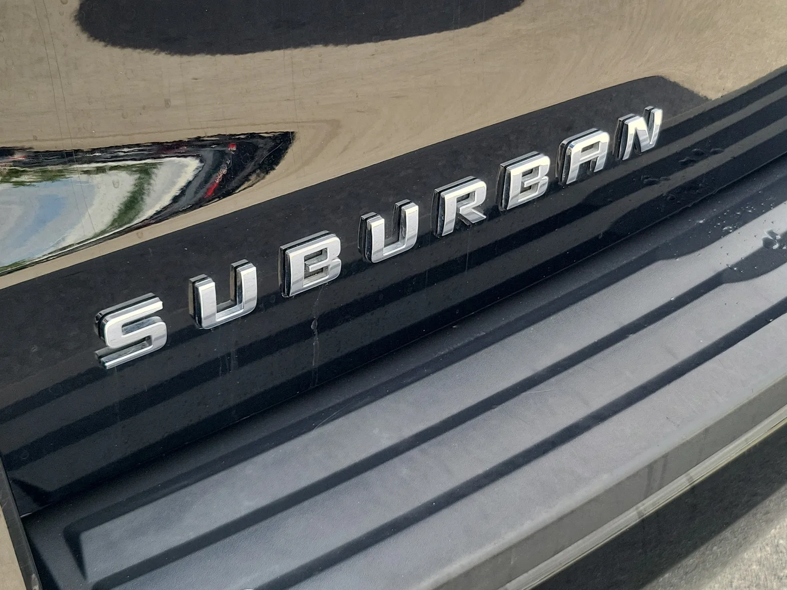 2020 Chevrolet Suburban LT photo 9