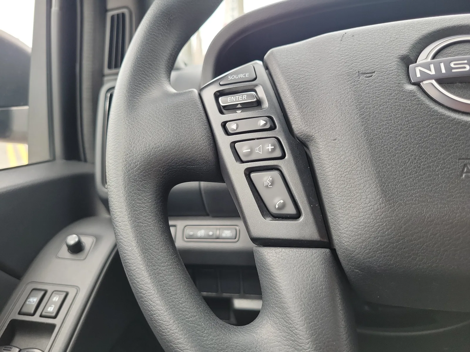 2023 Nissan Frontier SV photo 24