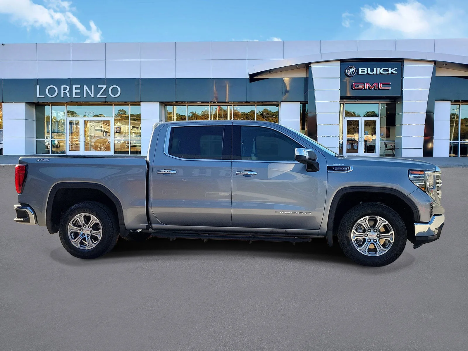 2024 GMC Sierra 1500 SLT photo 4