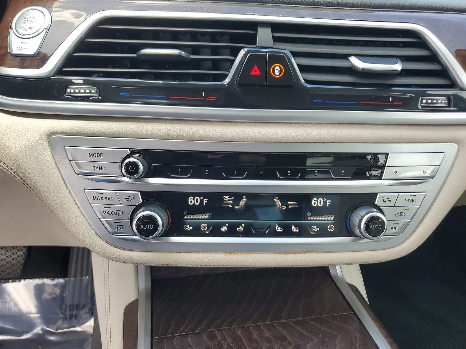 2022 BMW 7 Series 740i photo 23