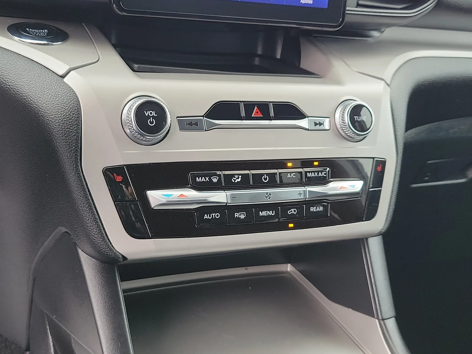 2024 Ford Explorer XLT photo 26