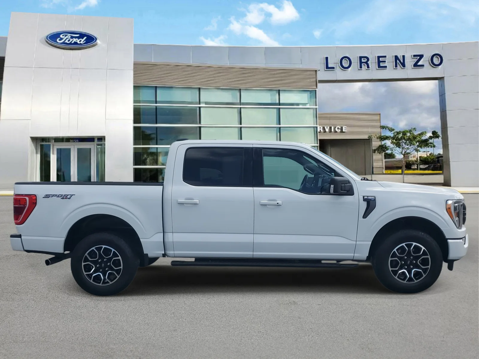2023 Ford F-150 XLT 4WD photo 4