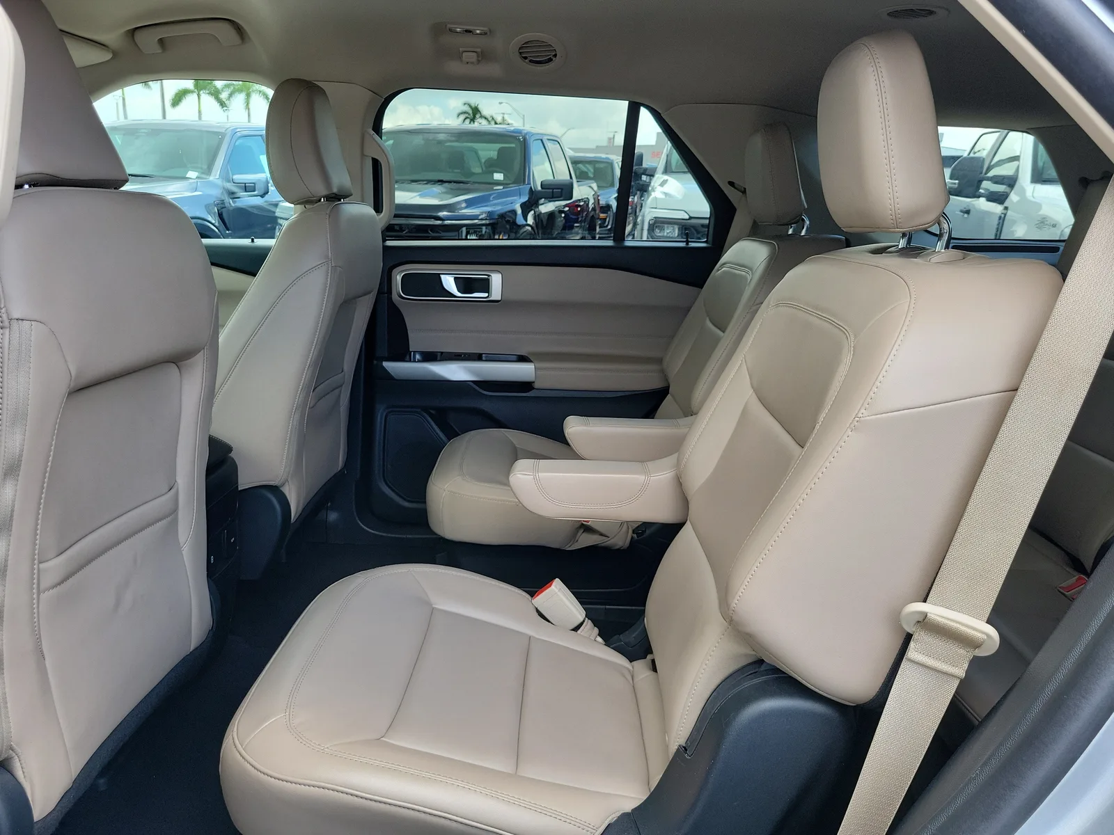 2024 Ford Explorer XLT photo 20