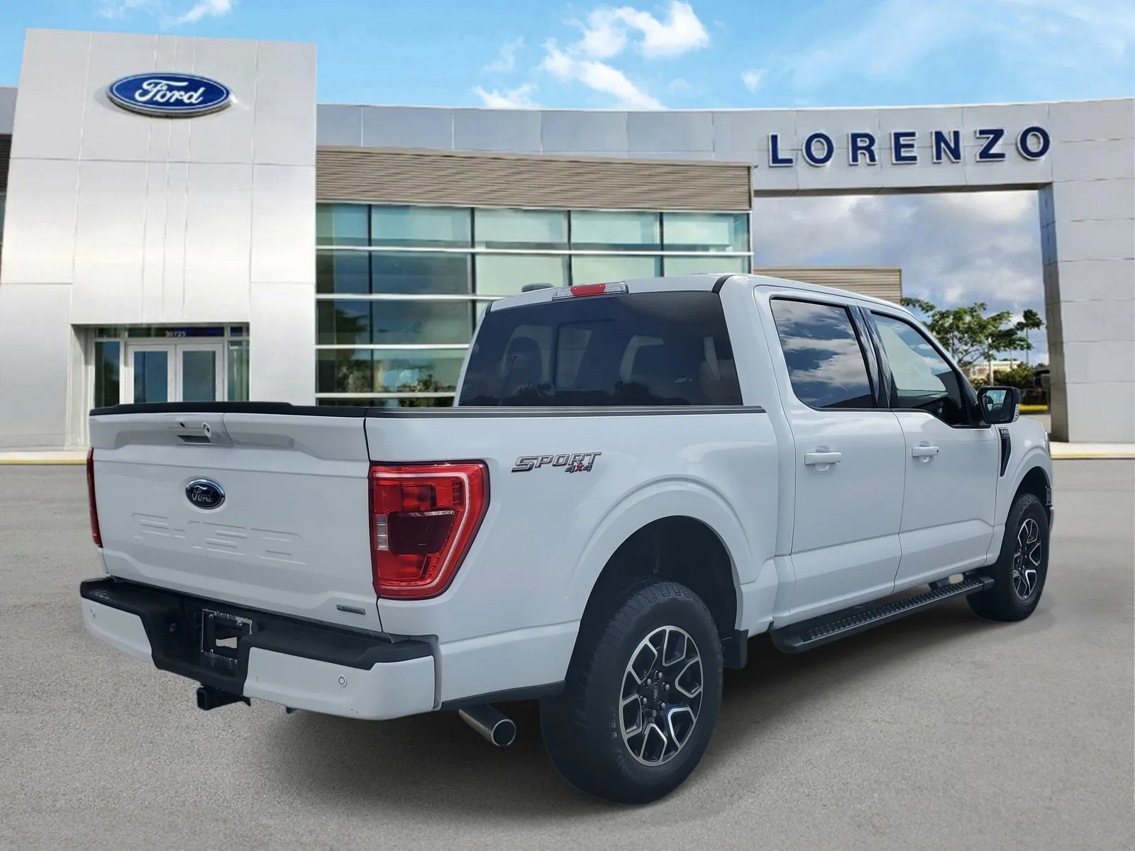 2023 Ford F-150 XLT 4WD photo 5