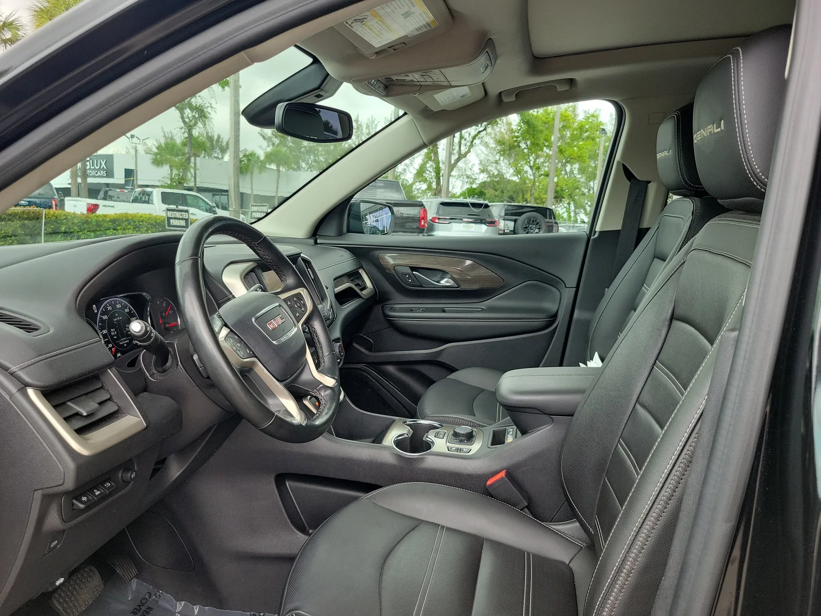 2024 GMC Terrain Denali photo 13