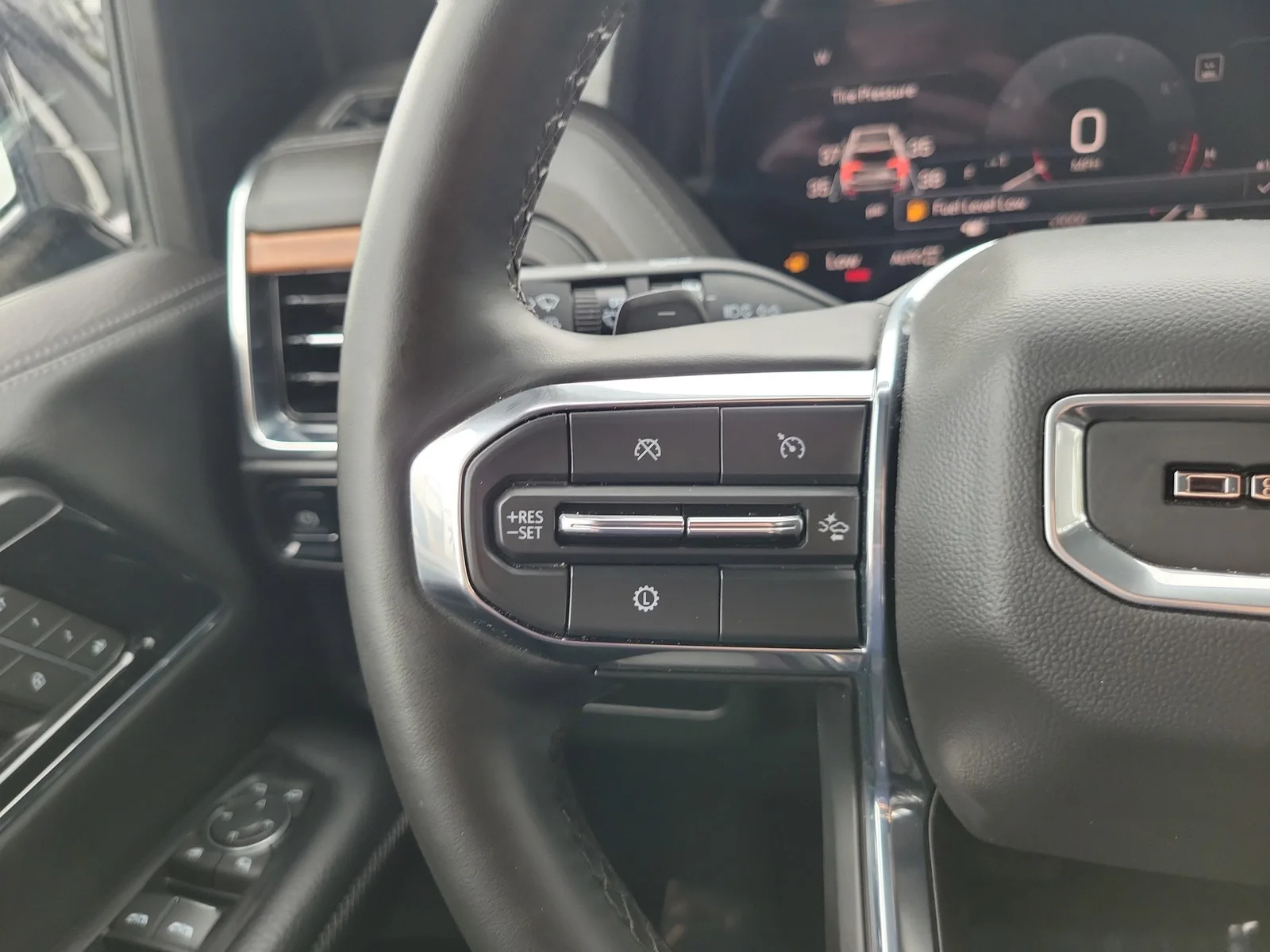 2025 GMC Yukon Denali photo 19