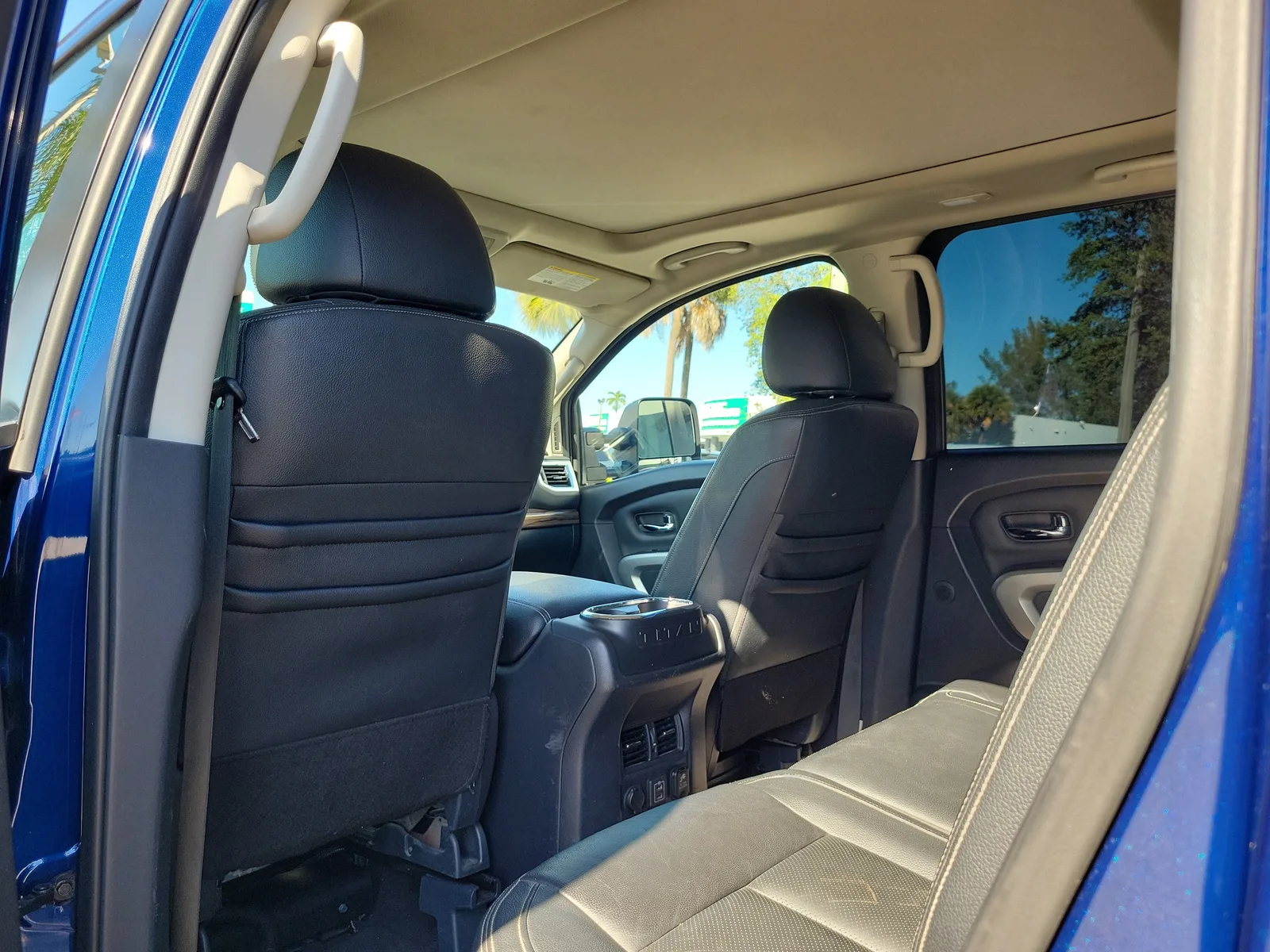 2020 Nissan Titan SL photo 16