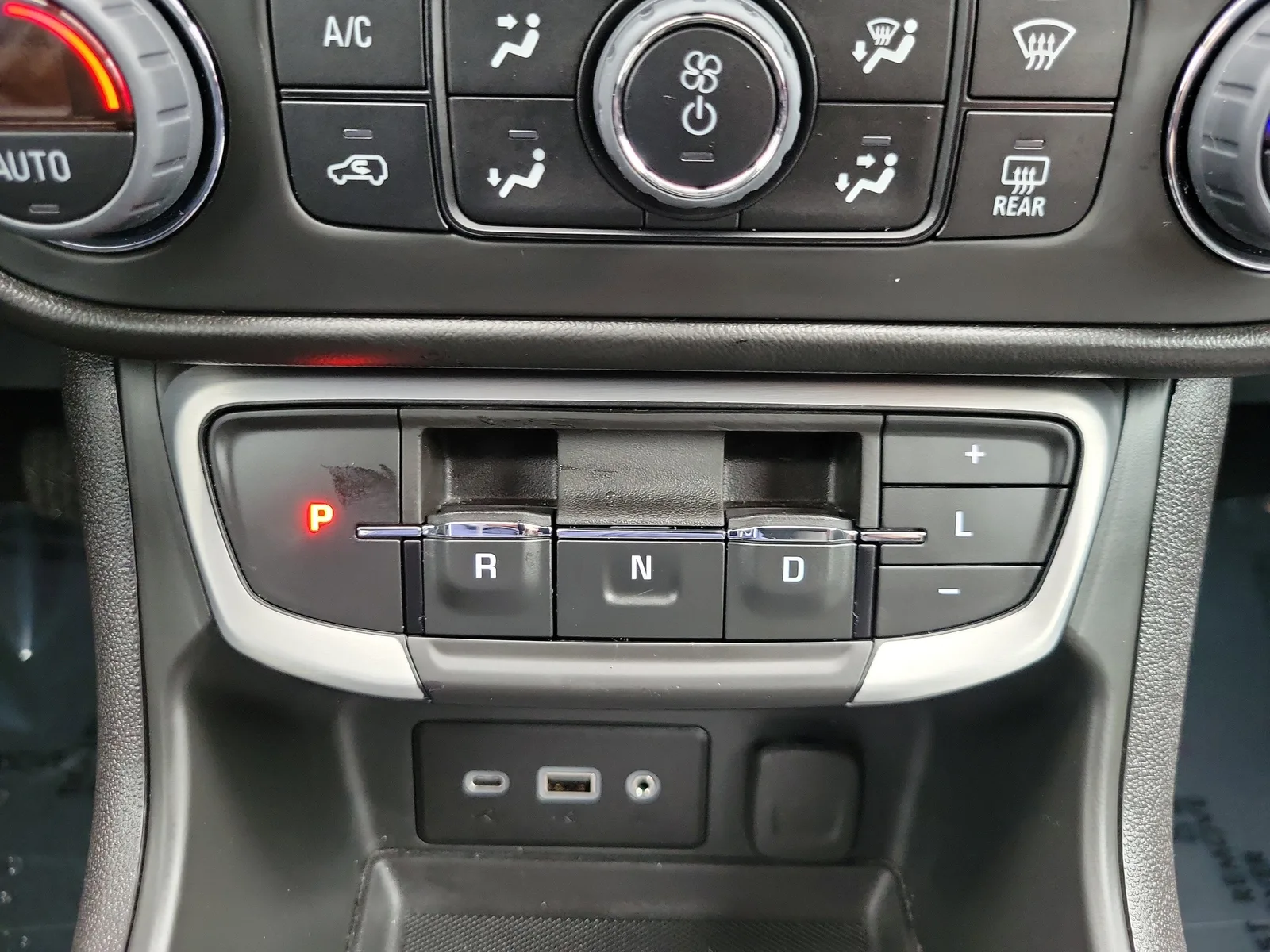 2023 GMC Terrain SLE photo 20