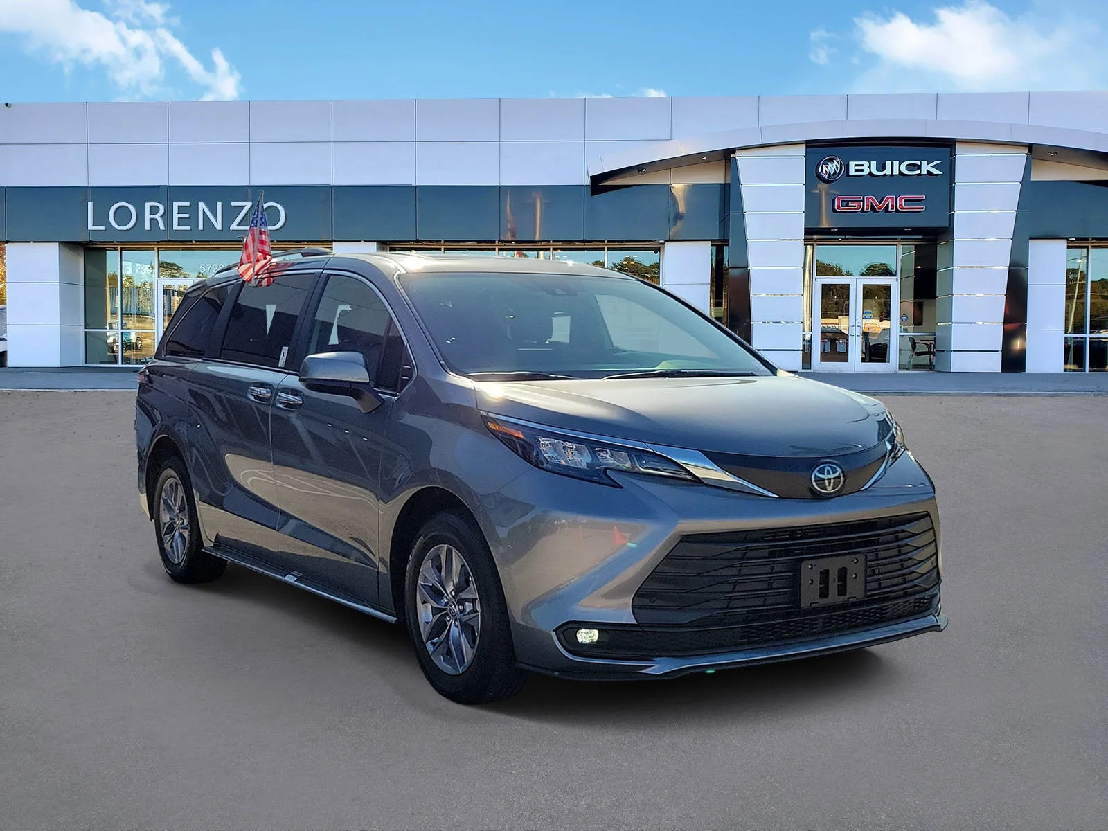 2026 Toyota Sienna XLE photo 3