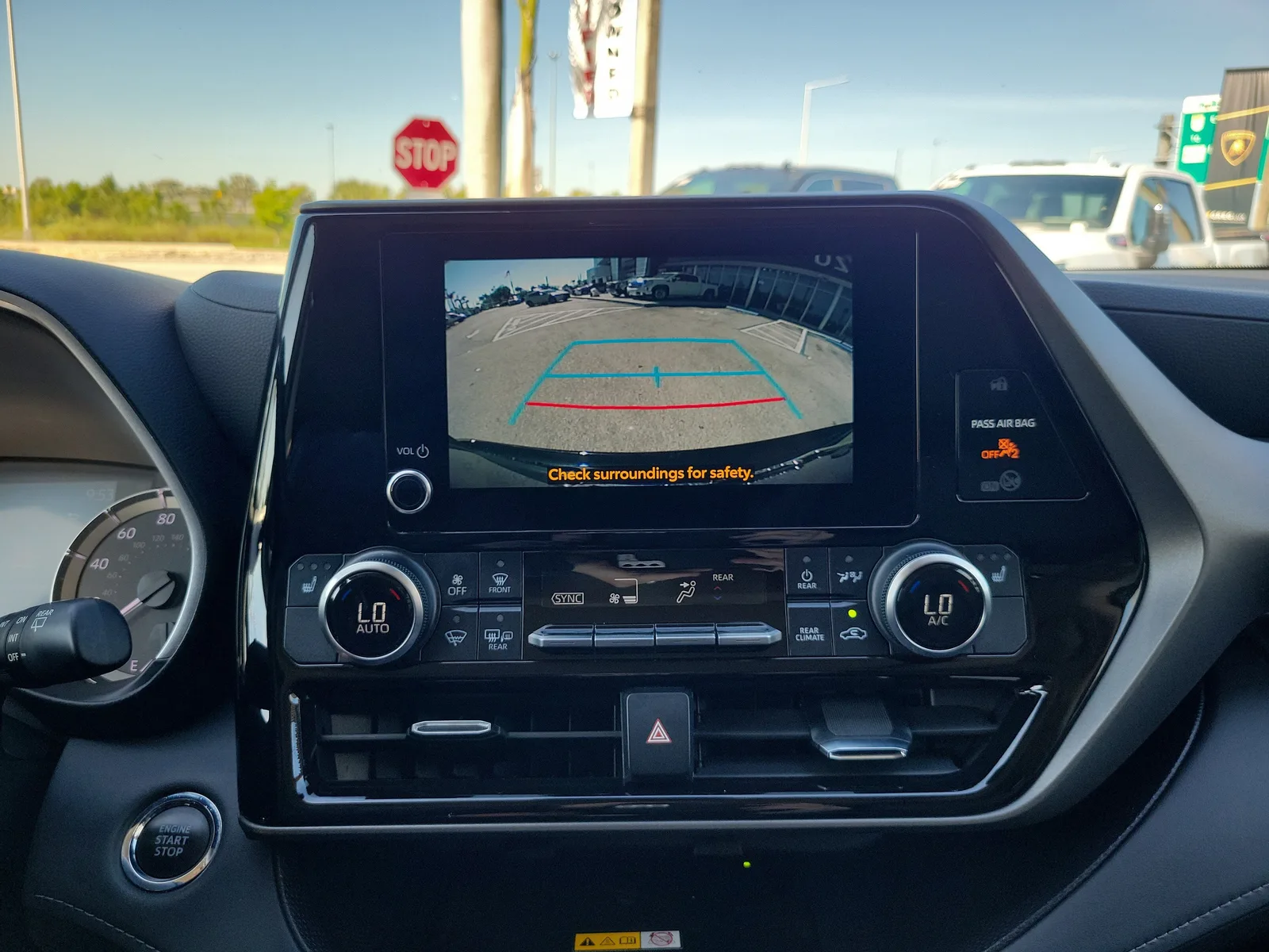 2023 Toyota Highlander L photo 10