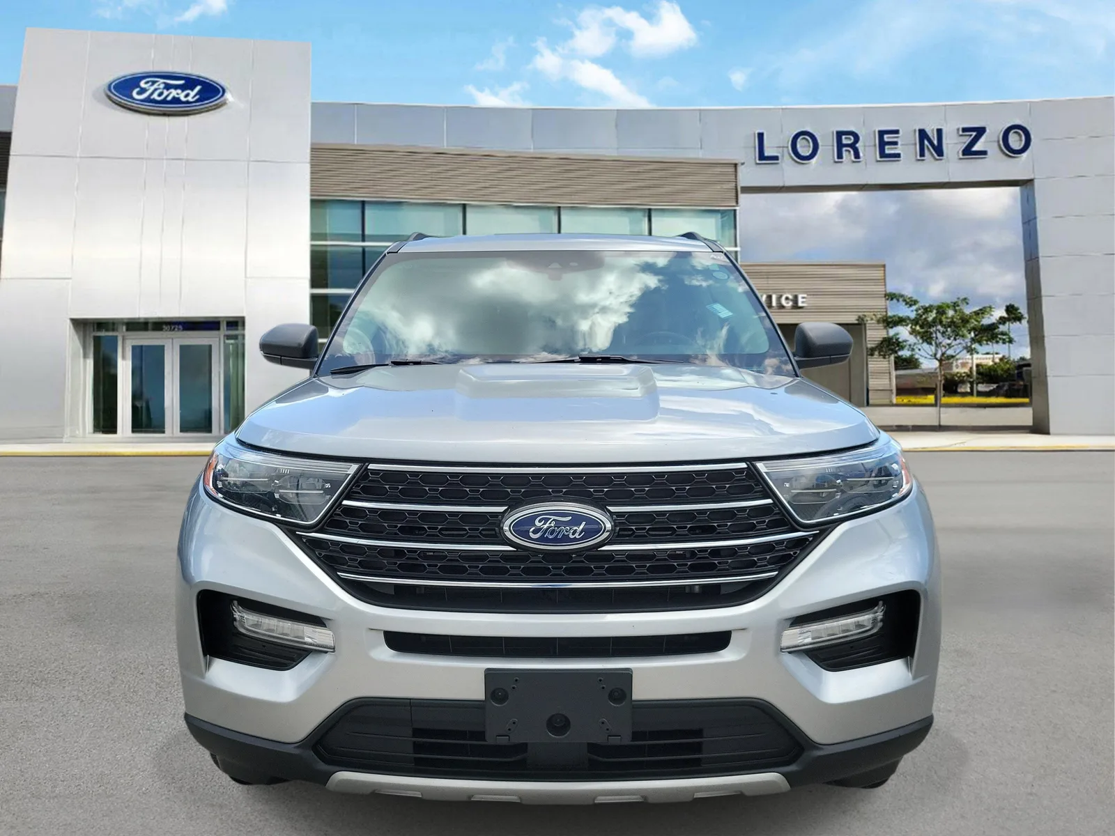 2024 Ford Explorer XLT photo 2