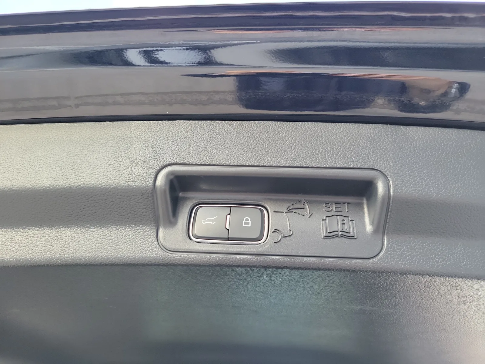 2025 Ford Explorer ST-Line photo 17