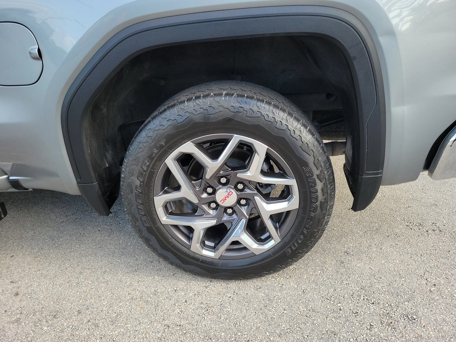 2024 GMC Sierra 1500 SLT photo 9