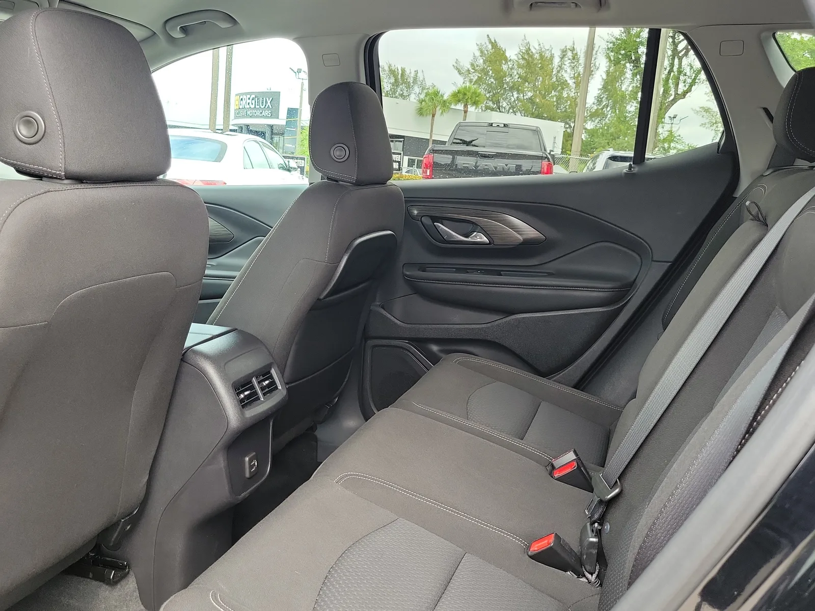 2024 GMC Terrain SLE photo 12