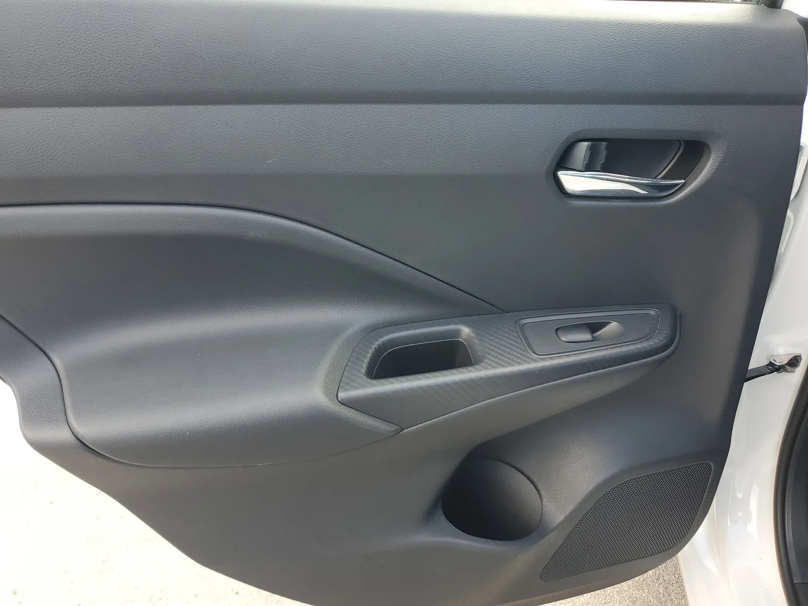 2025 Nissan Versa SV photo 26