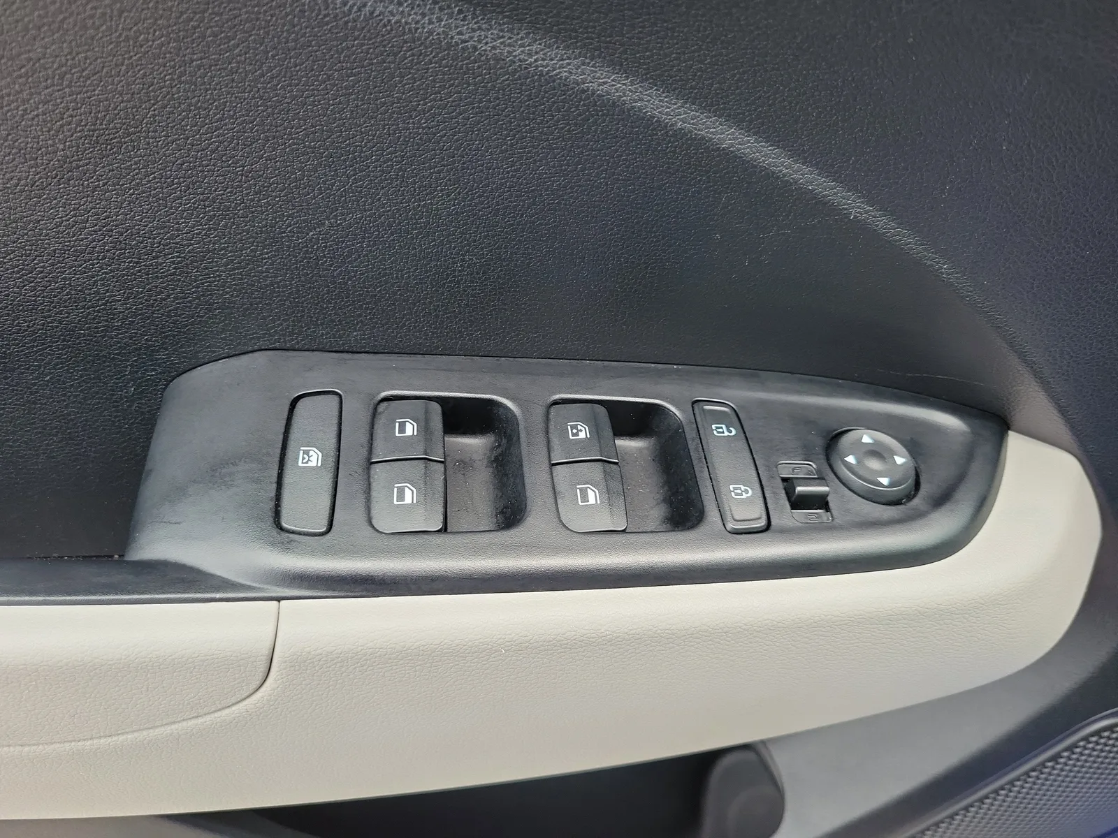 2025 Hyundai Venue SEL photo 27