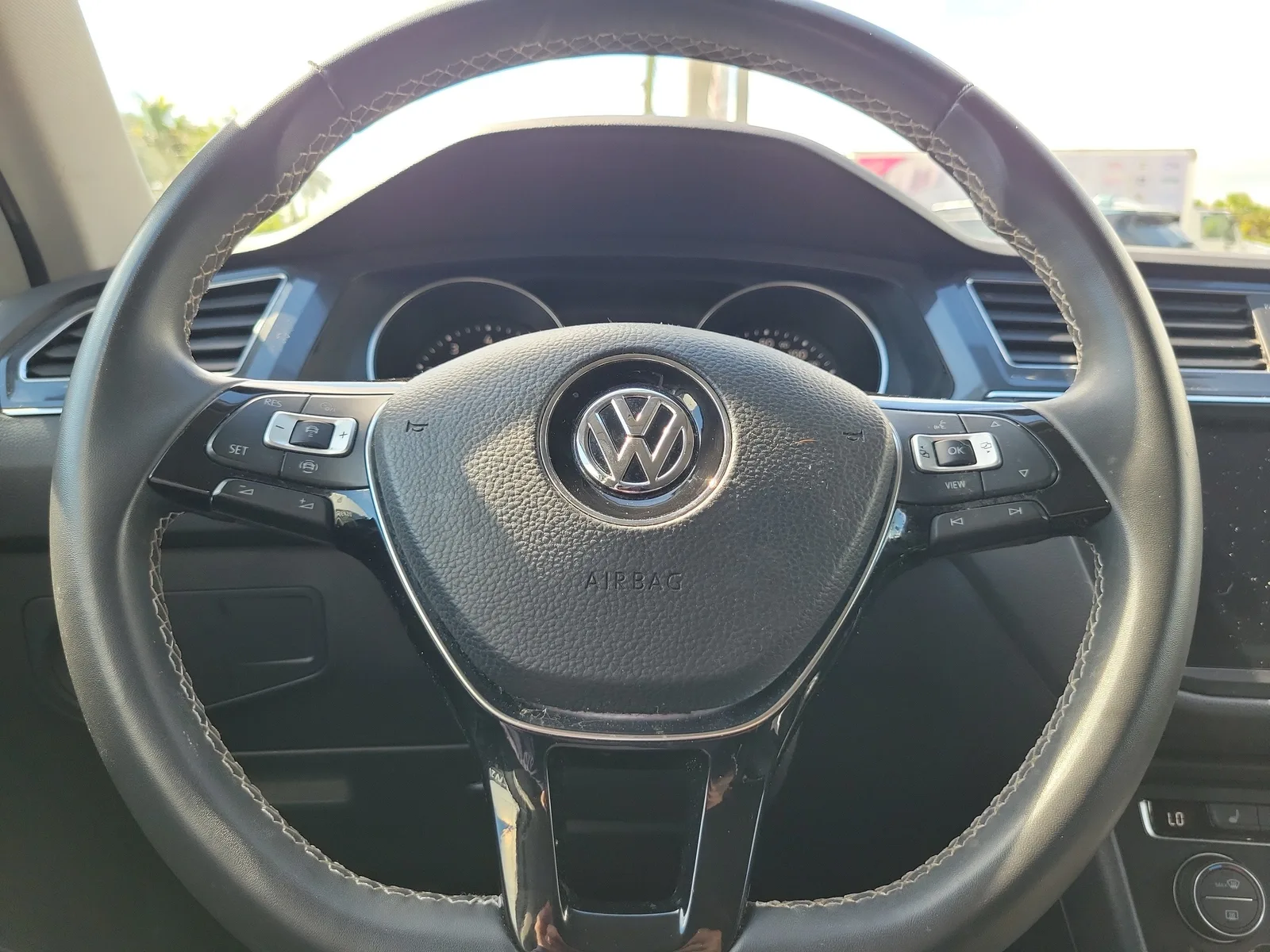 2021 Volkswagen Tiguan SE photo 17