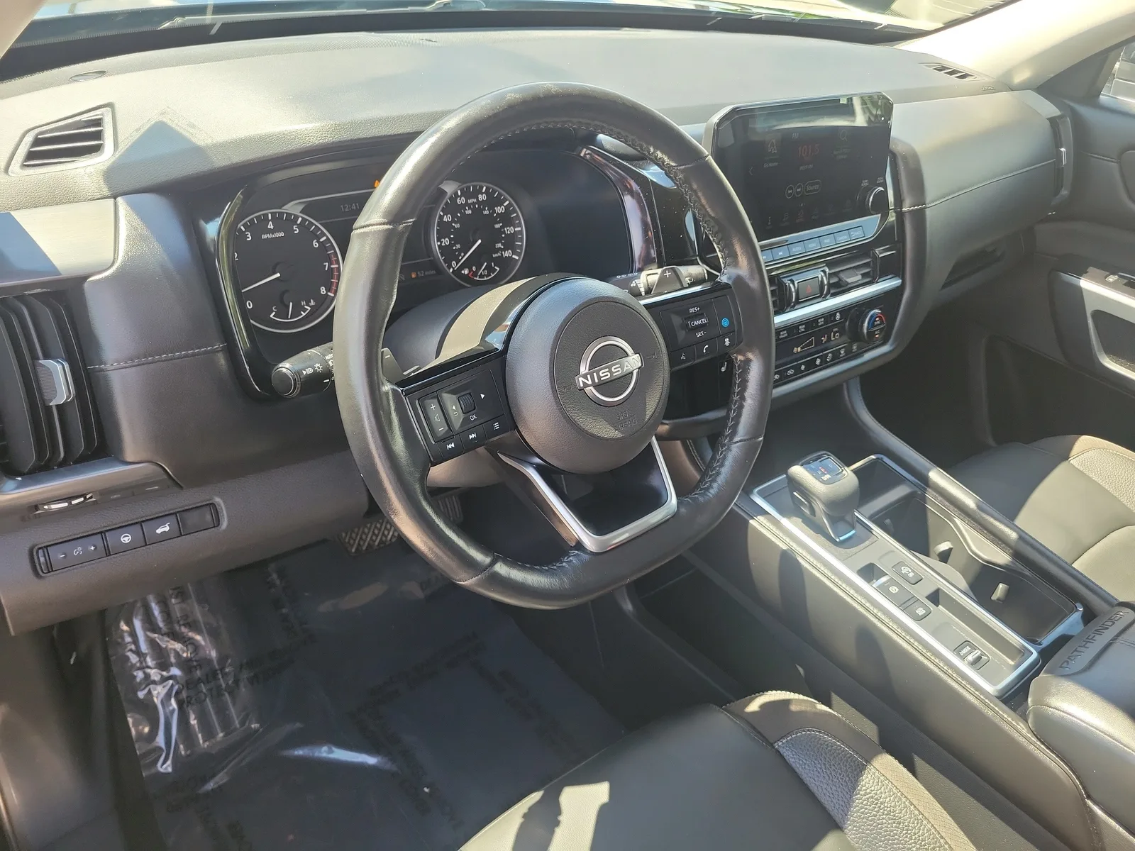2022 Nissan Pathfinder SL photo 7