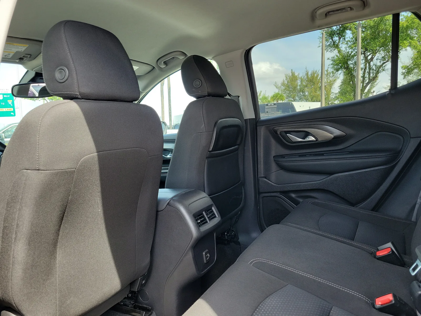 2024 GMC Terrain SLE photo 14