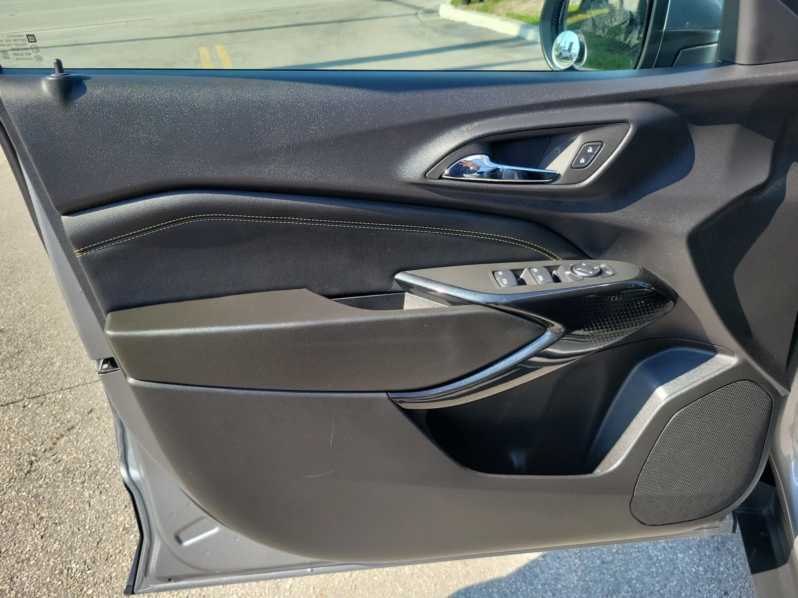 2025 Chevrolet Trax LT photo 22