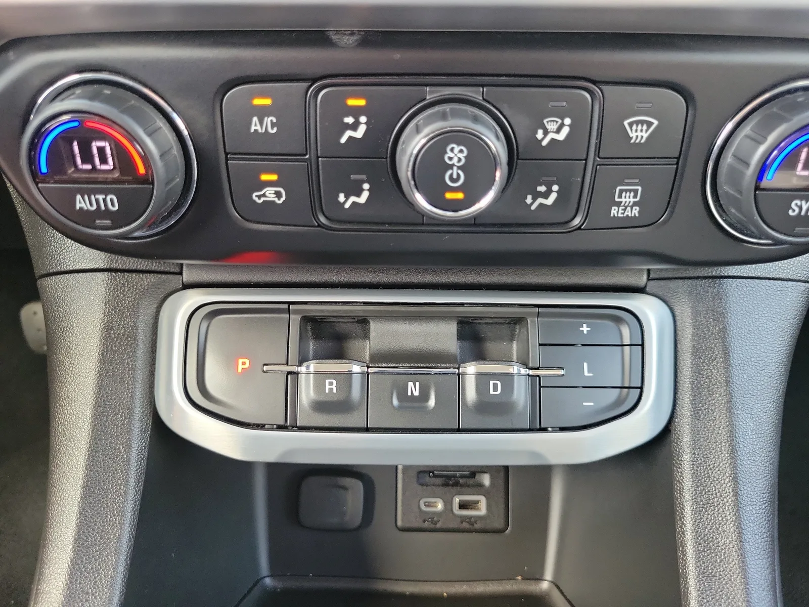 2022 GMC Acadia SLT photo 23