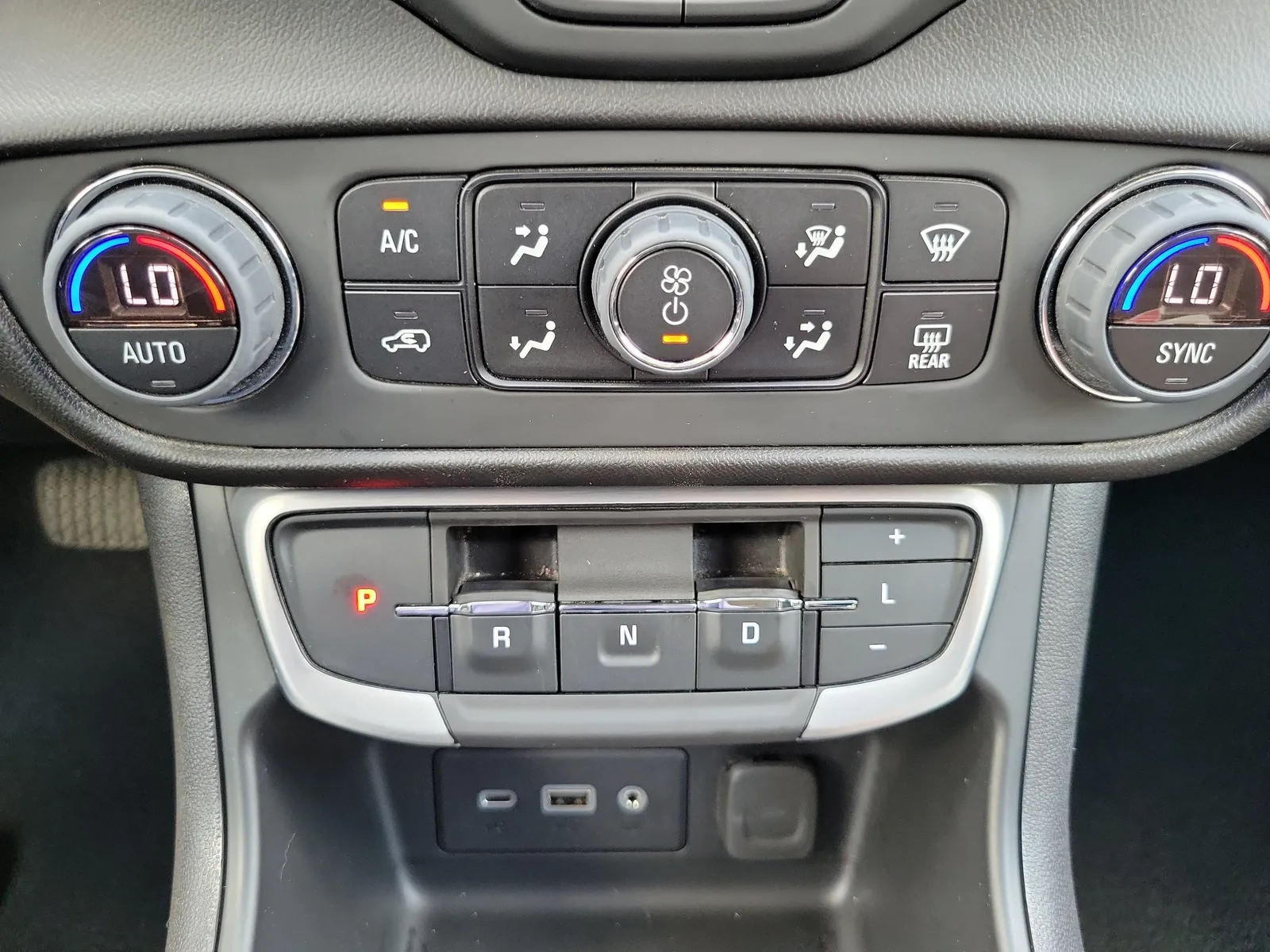 2023 GMC Terrain SLE photo 22