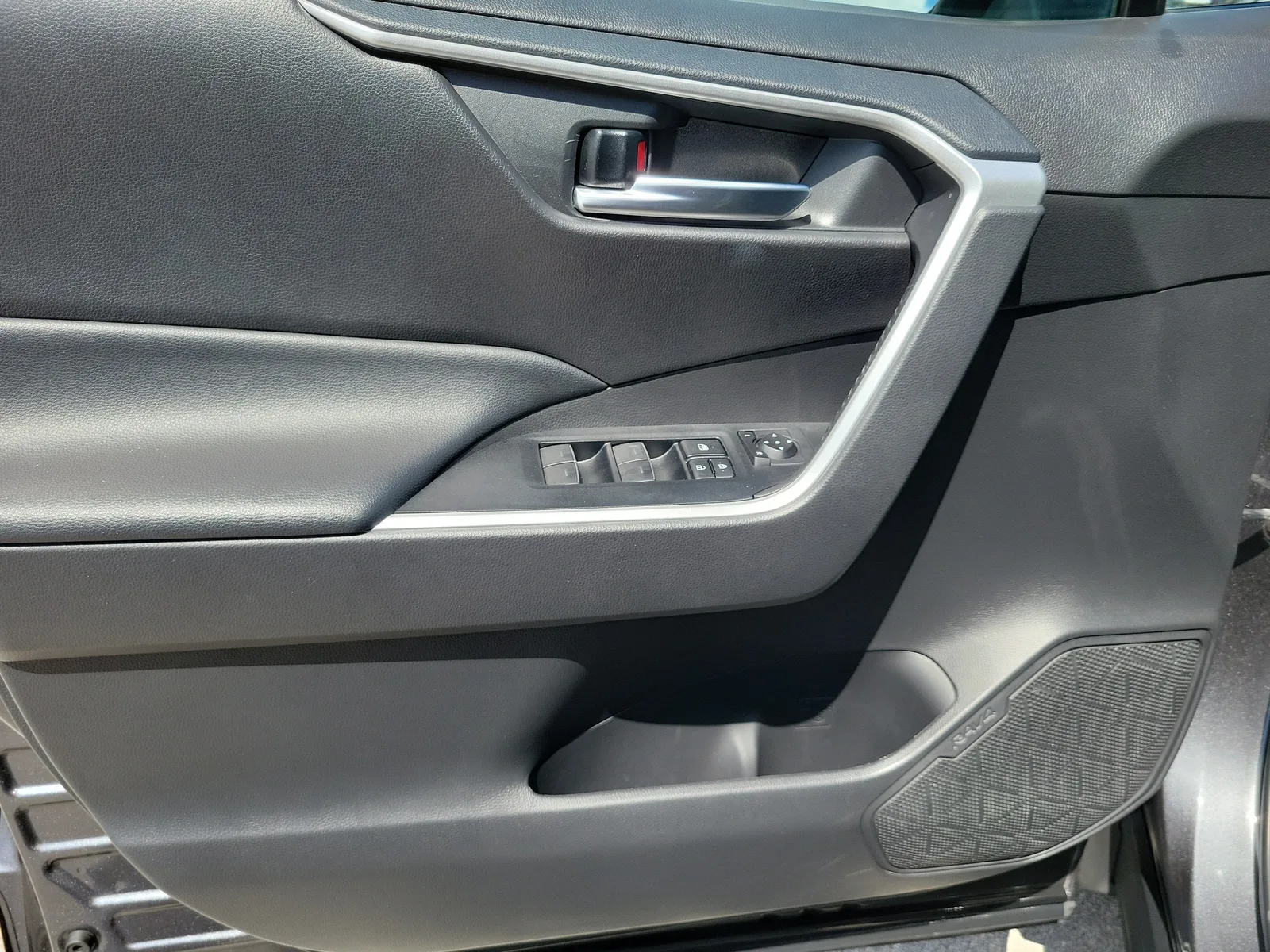 2023 Toyota RAV4 XLE photo 22
