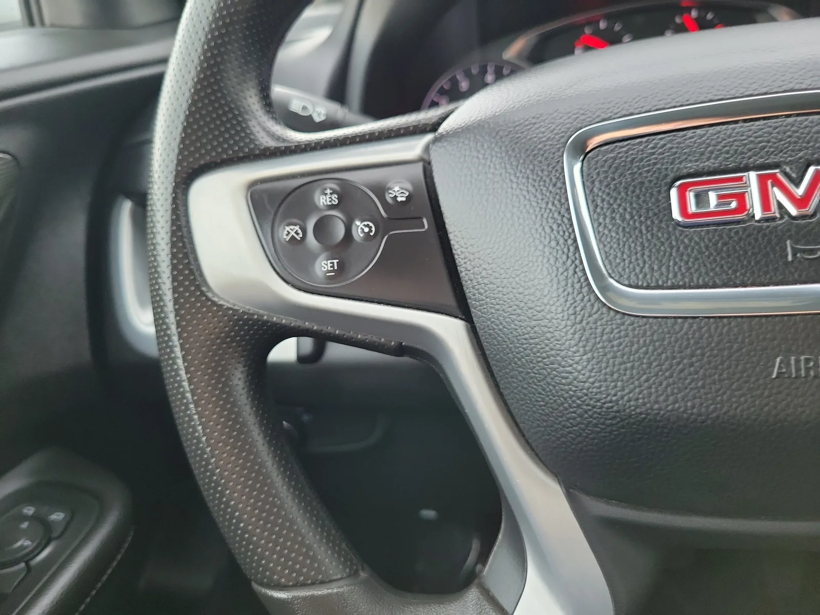 2024 GMC Terrain SLE photo 18