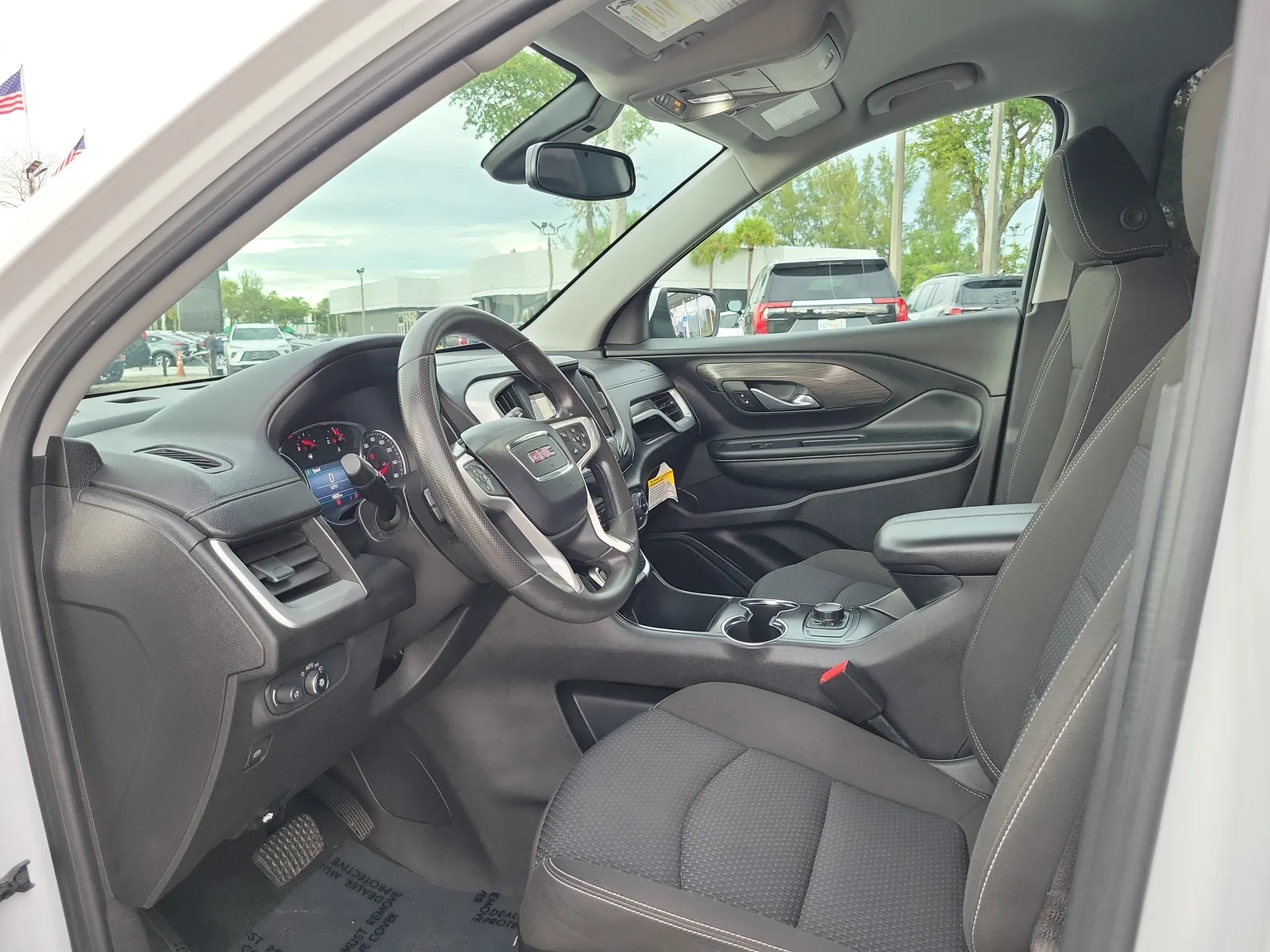 2024 GMC Terrain SLE photo 11