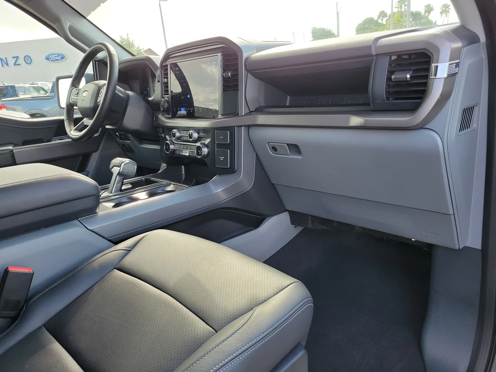 2025 Ford F-150 Lightning XLT photo 14